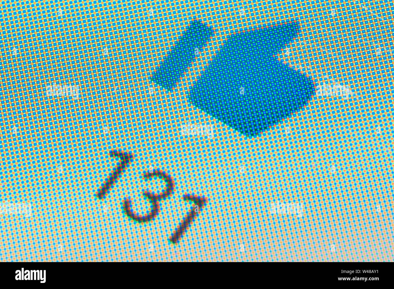 BUENOS AIRES, Argentina - 19 luglio 2019: antipatia pulsante sull'app YouTube sul cellulare touch screen (Android) con il numero 2 di seguito. Macro sh Foto Stock