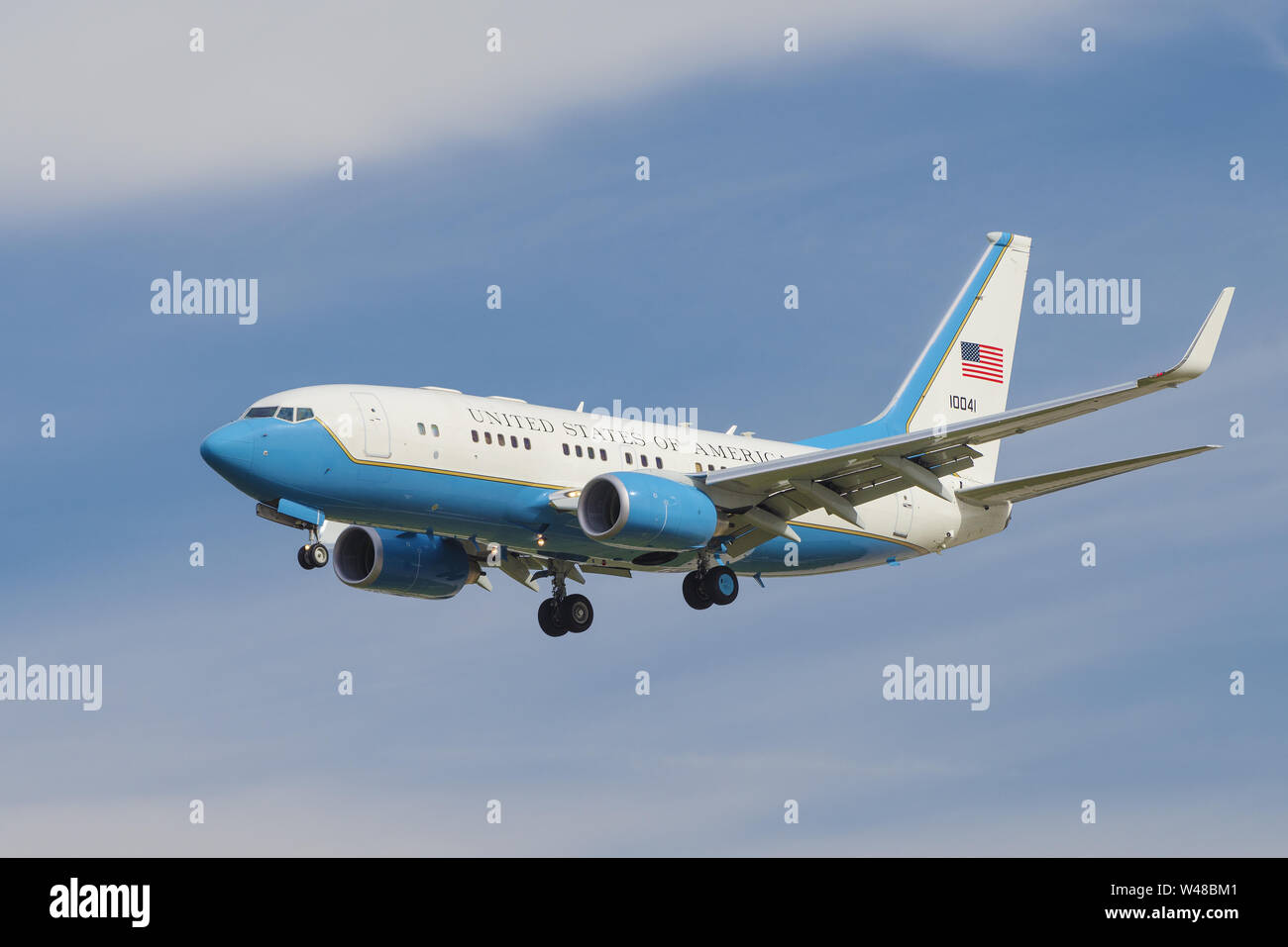 Stati Uniti d'America (USAF) (aeromobili Boeing C-40 Clipper) avvicinamento LAX per lo sbarco. La Boeing C-40 è una versione militare del Boeing 737. Foto Stock