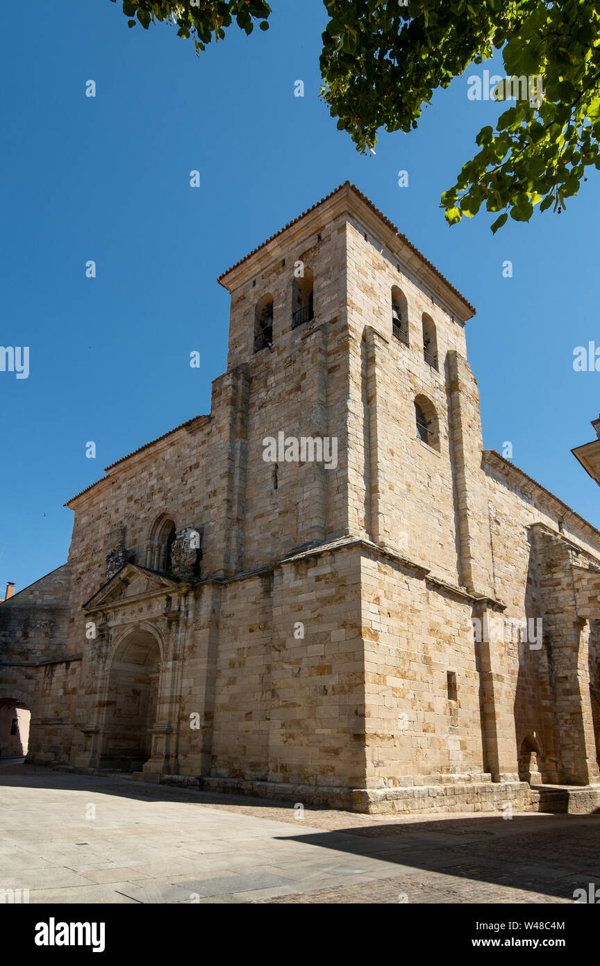 ZAMORA, Spagna - Luglio 20, 2019: La Arciprestal chiesa di San Pedro e San Ildefonso, è un tempio di origine romanica, il più grande e il più importan Foto Stock
