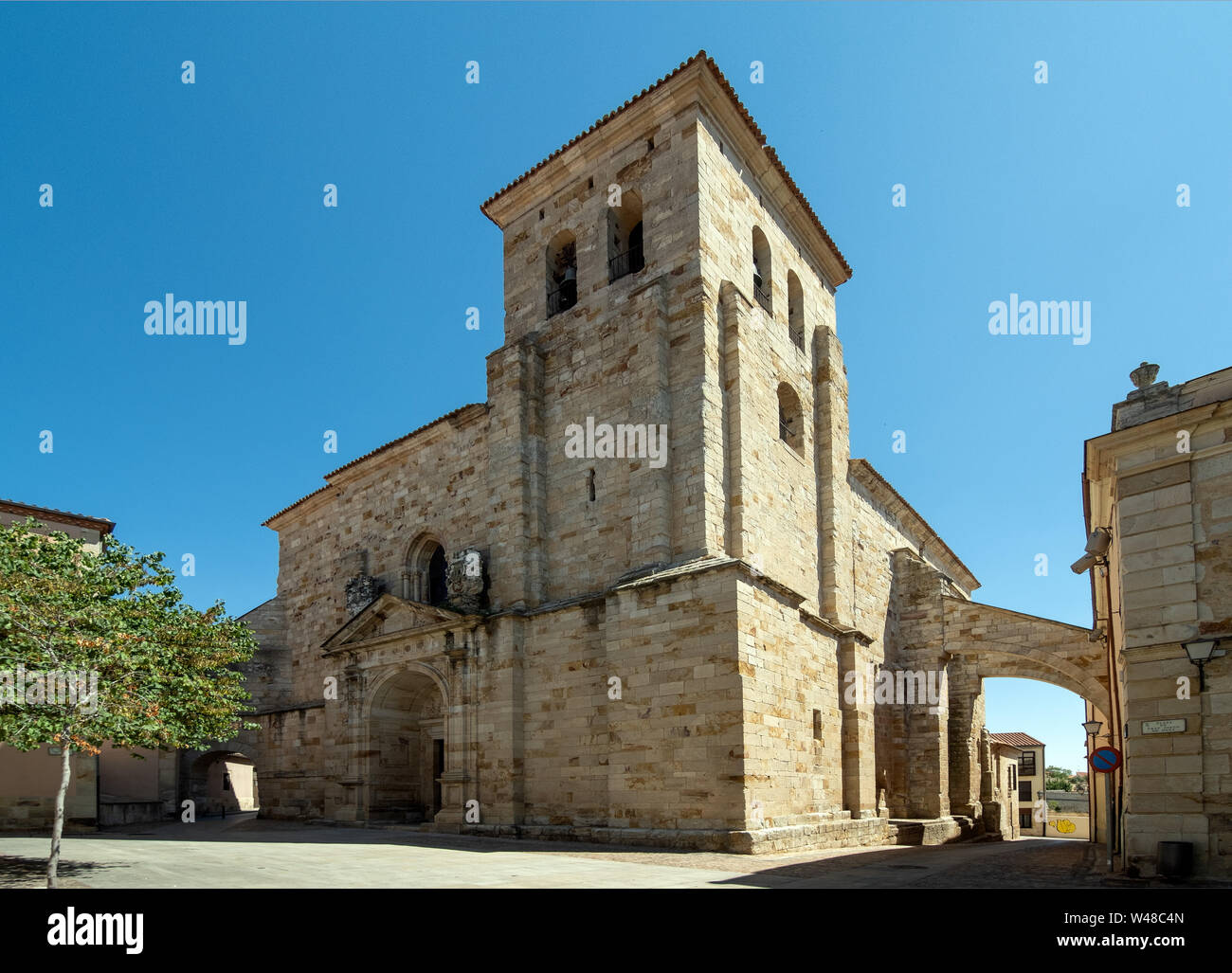 ZAMORA, Spagna - Luglio 20, 2019: La Arciprestal chiesa di San Pedro e San Ildefonso, è un tempio di origine romanica, il più grande e il più importan Foto Stock