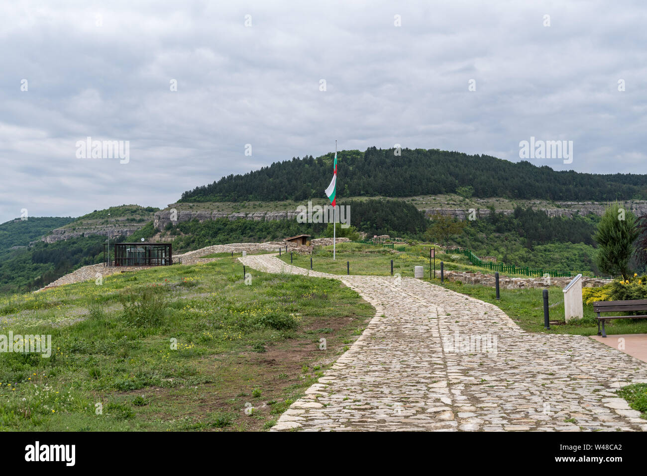 Nella fortezza di Trapezitsa rovine. Veliko Tarnovo in Bulgaria. Foto Stock