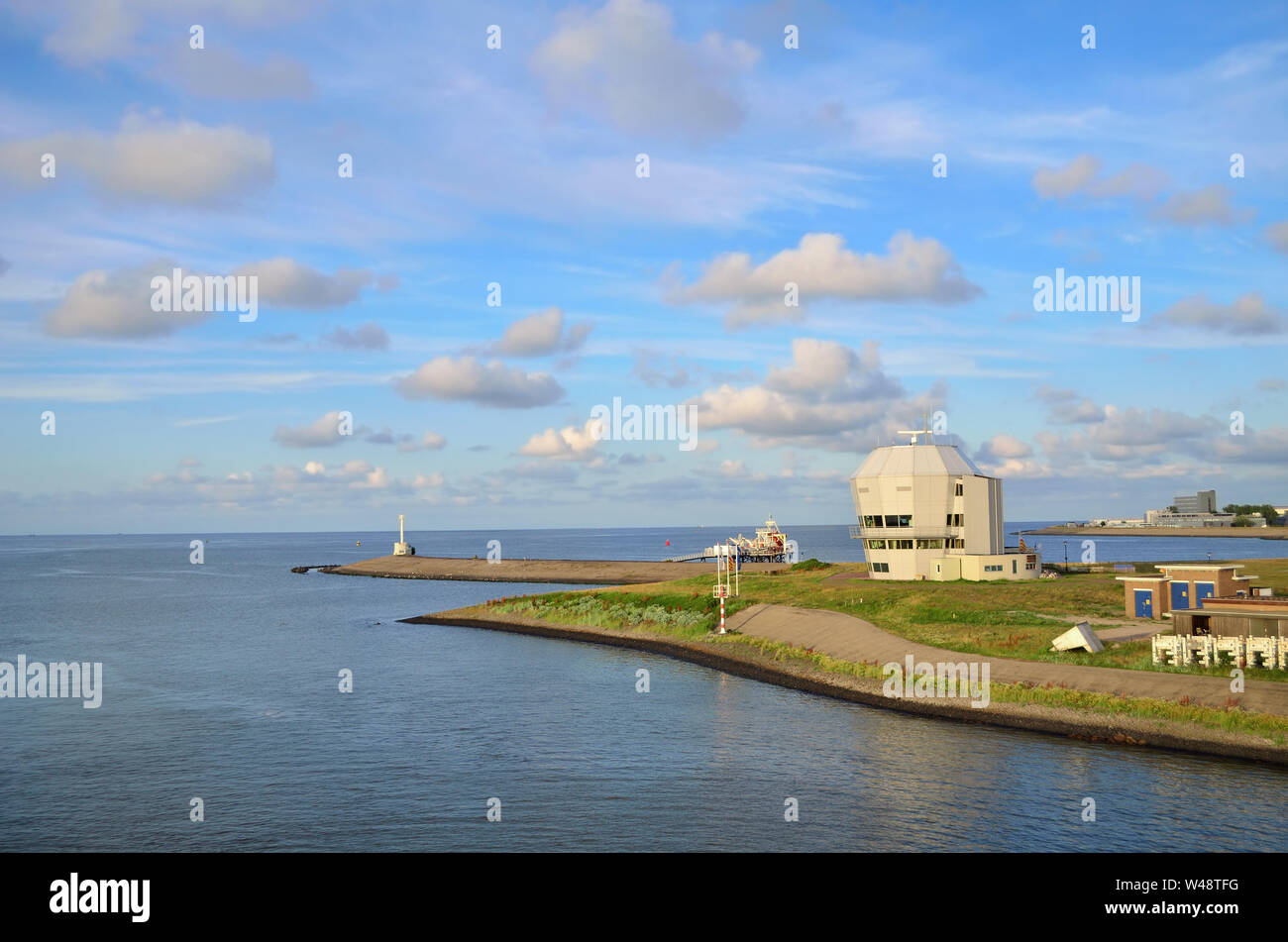 Parte del porto con oceano a Den Helder in Olanda il giorno di estate Foto Stock