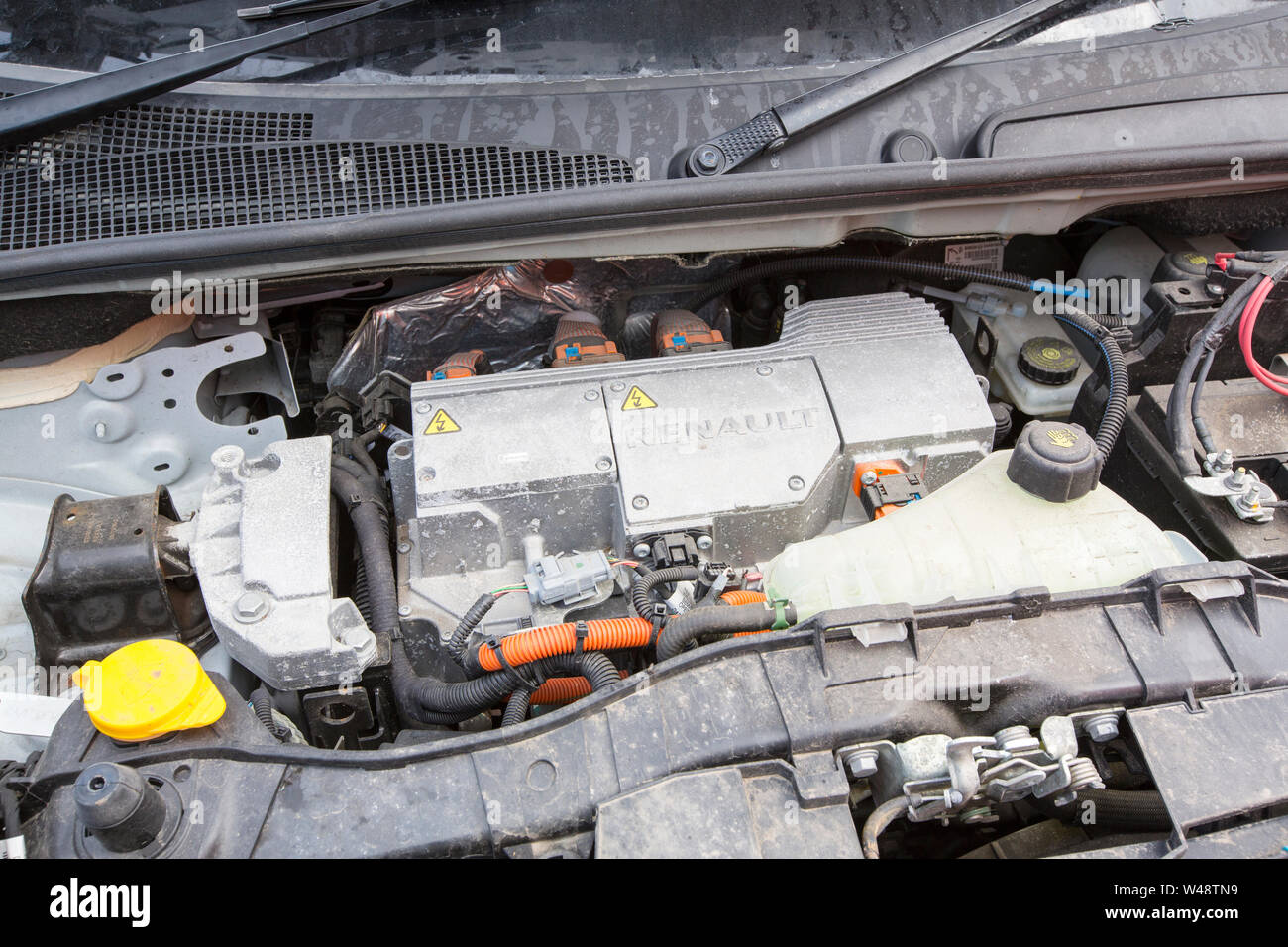 Il motore di un veicolo alimentato a idrogeno, parte di una flotta di veicoli del consiglio coinvolti nel colpo grande progetto che utilizza fonti di energia rinnovabili da un vento Foto Stock