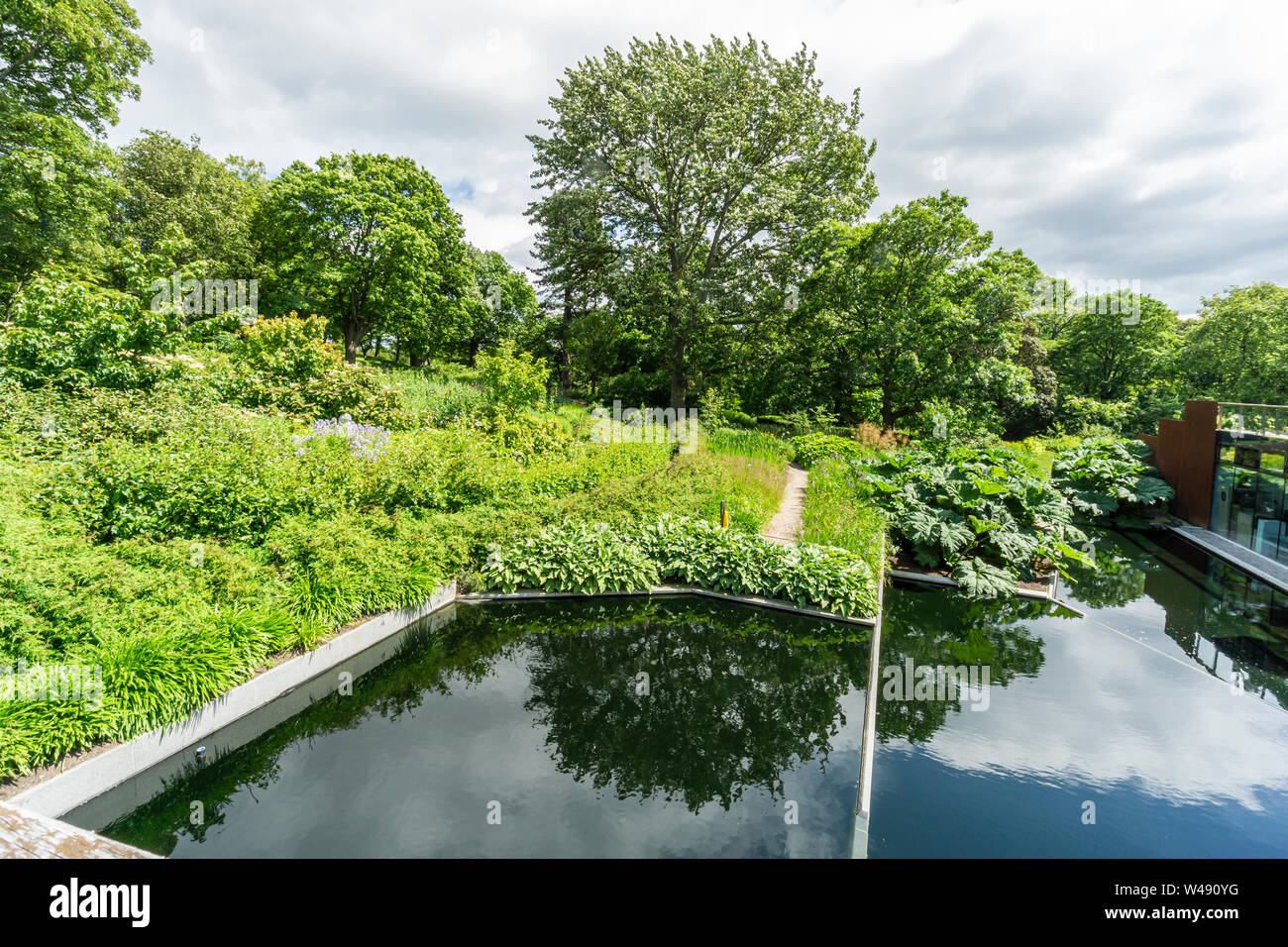 Vista sul giardino della biodiversità a Giovanni speranza Gateway in Royal Botanic Garden Edinburgh Scotland Regno Unito Foto Stock