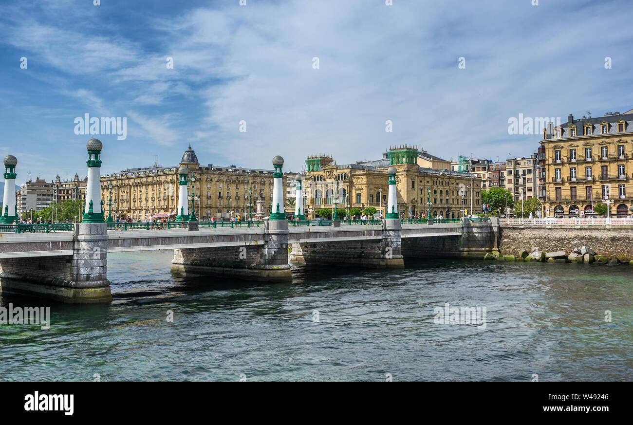 Zurriola bridge di San Sebastian Donestia Foto Stock