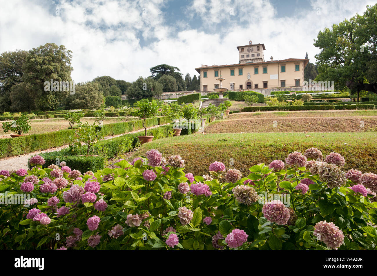 Castello, Firenze, Italia - Luglio 7, 2017: l'edificio e il giardino formale di Villa La Petraia, in passato residenza della famiglia Medici. Foto Stock