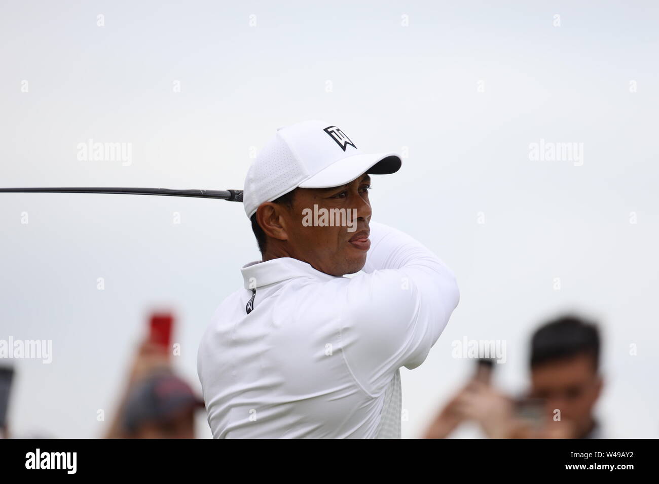 Stati Uniti d'America's Tiger Woods al quarto foro durante il secondo round della 148th British Open Championship al Royal Portrush Golf Club nella contea di Antrim, Irlanda del Nord, il 19 luglio 2019. Credito: Koji Aoki AFLO/sport/Alamy Live News Foto Stock