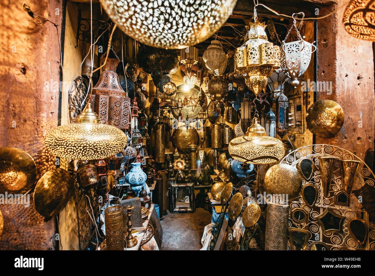 All'interno di un colorato store nel mercato Medina Foto Stock