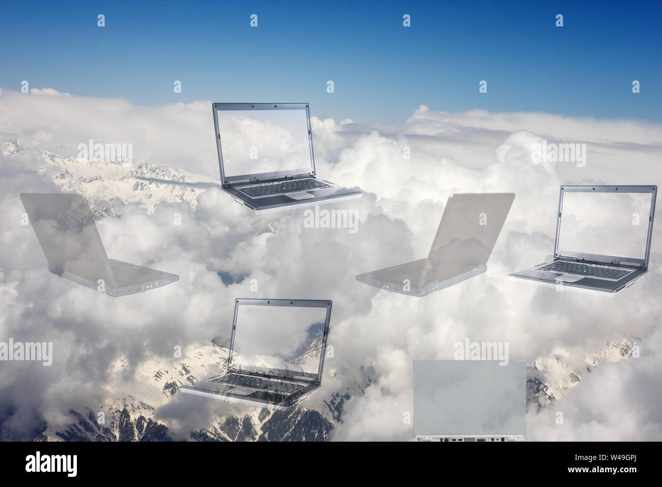 Notebook fluttuanti nei cloud Foto Stock