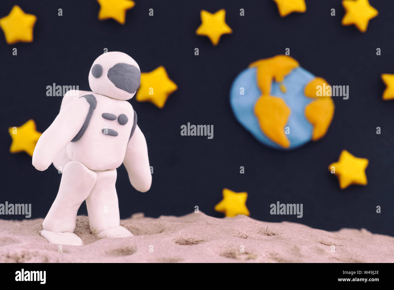 Astronauta sulla luna. Astronauta è fatta di argilla giocare. Foto Stock