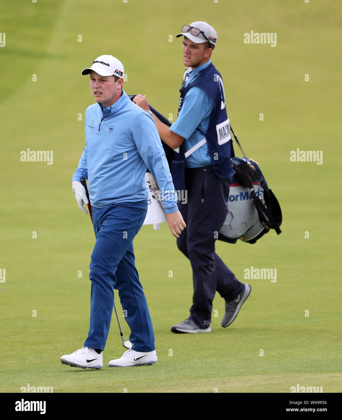 Scozia Robert Macintyre con il suo caddie durante il giorno quattro del Campionato Open 2019 presso il Royal Portrush Golf Club. Foto Stock