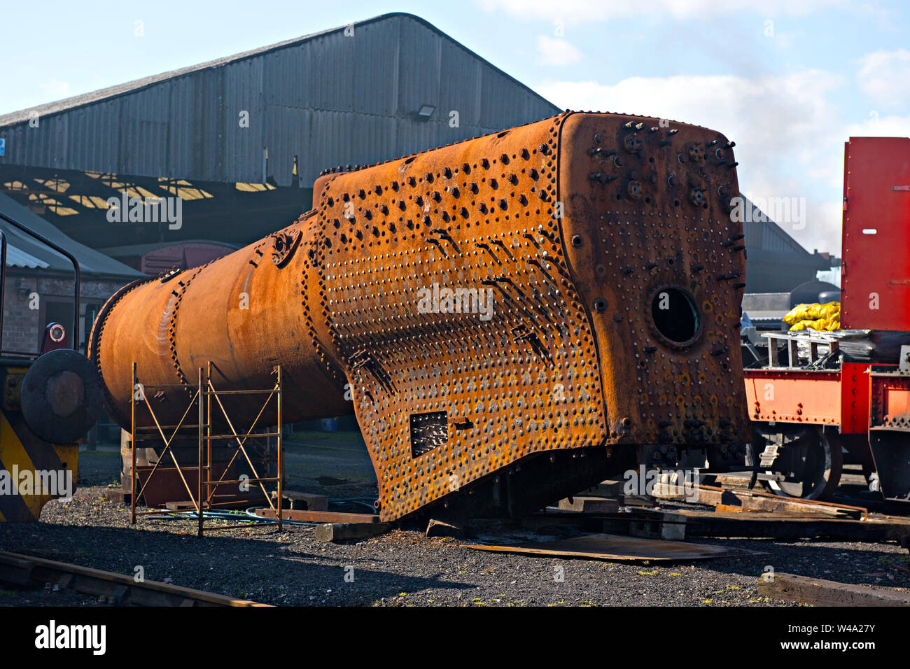 Un motore a vapore caldaia nel cortile a Wansford sul Nene Valley Railway Regno Unito Foto Stock