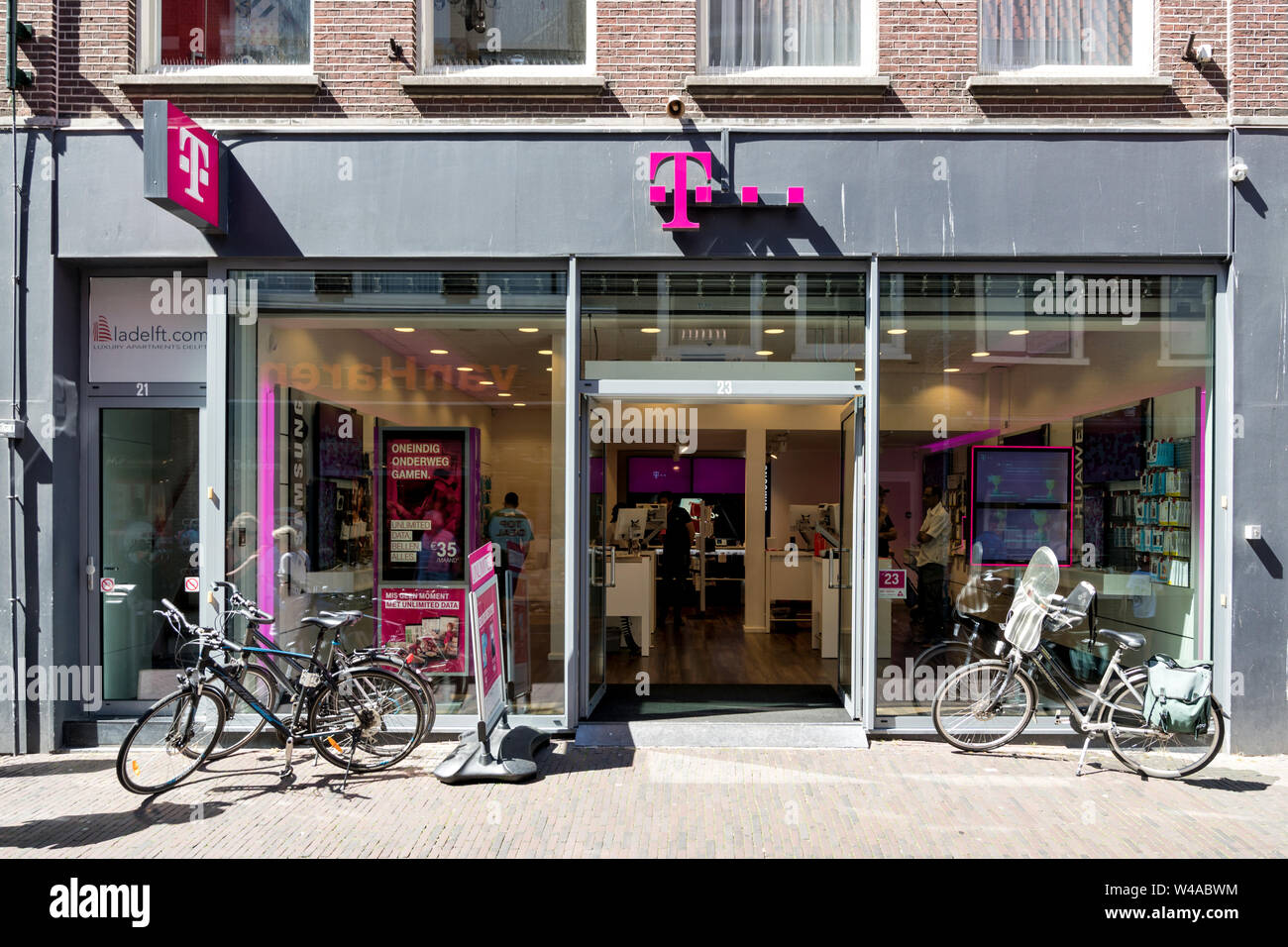 T-Mobile Shop in Delft, Paesi Bassi. T-Mobile è il nome del marchio utilizzato dal mobile communications affiliate della Deutsche Telekom AG. Foto Stock