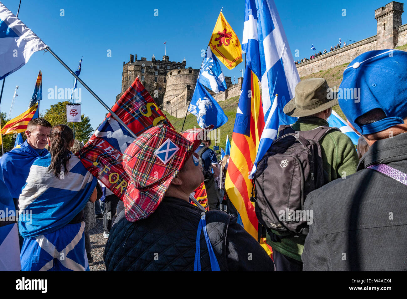 Edinburgh, tutti sotto uno striscione indipendenza marzo - 2019 Foto Stock