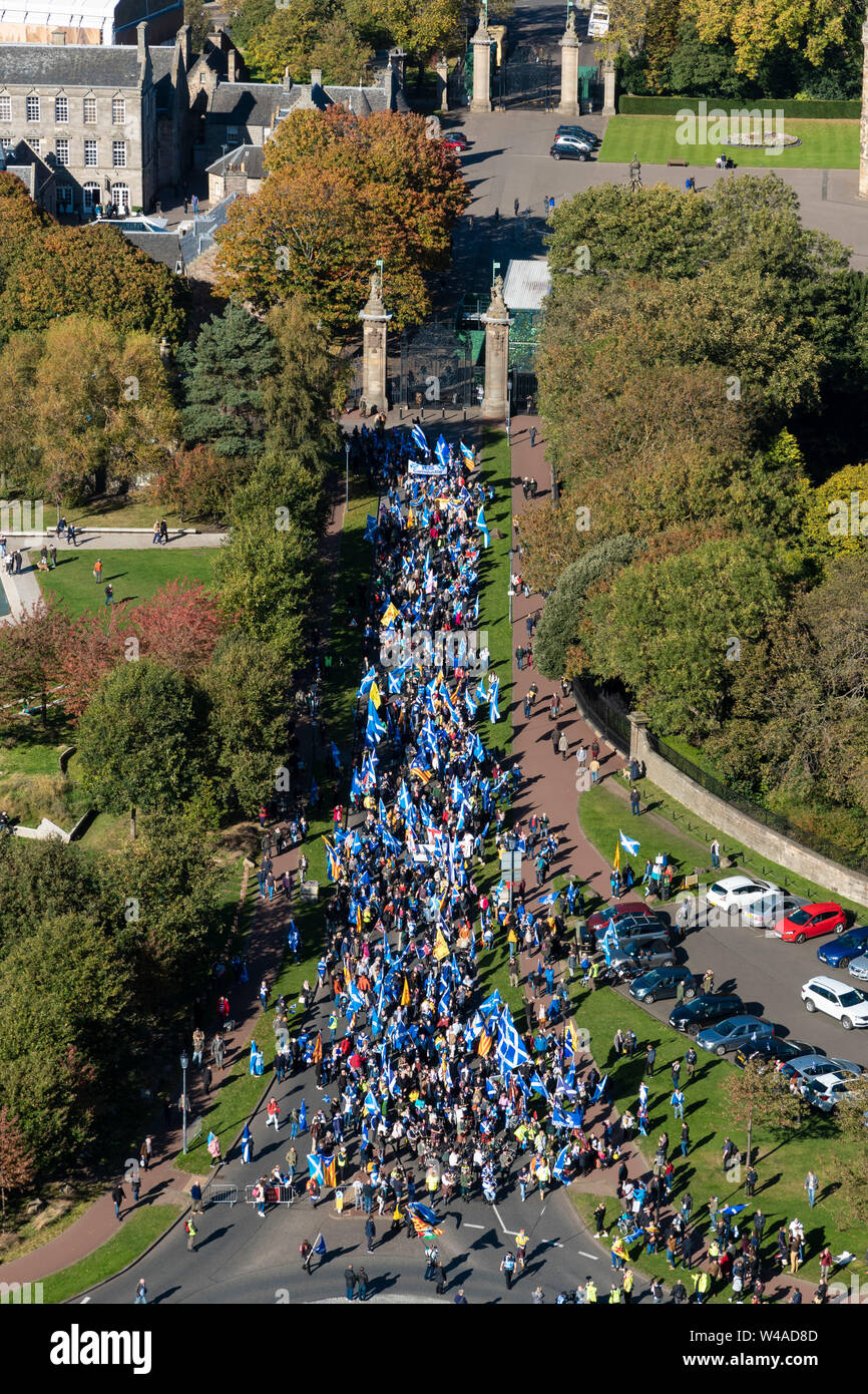 Edinburgh, tutti sotto uno striscione indipendenza marzo - 2019 Foto Stock