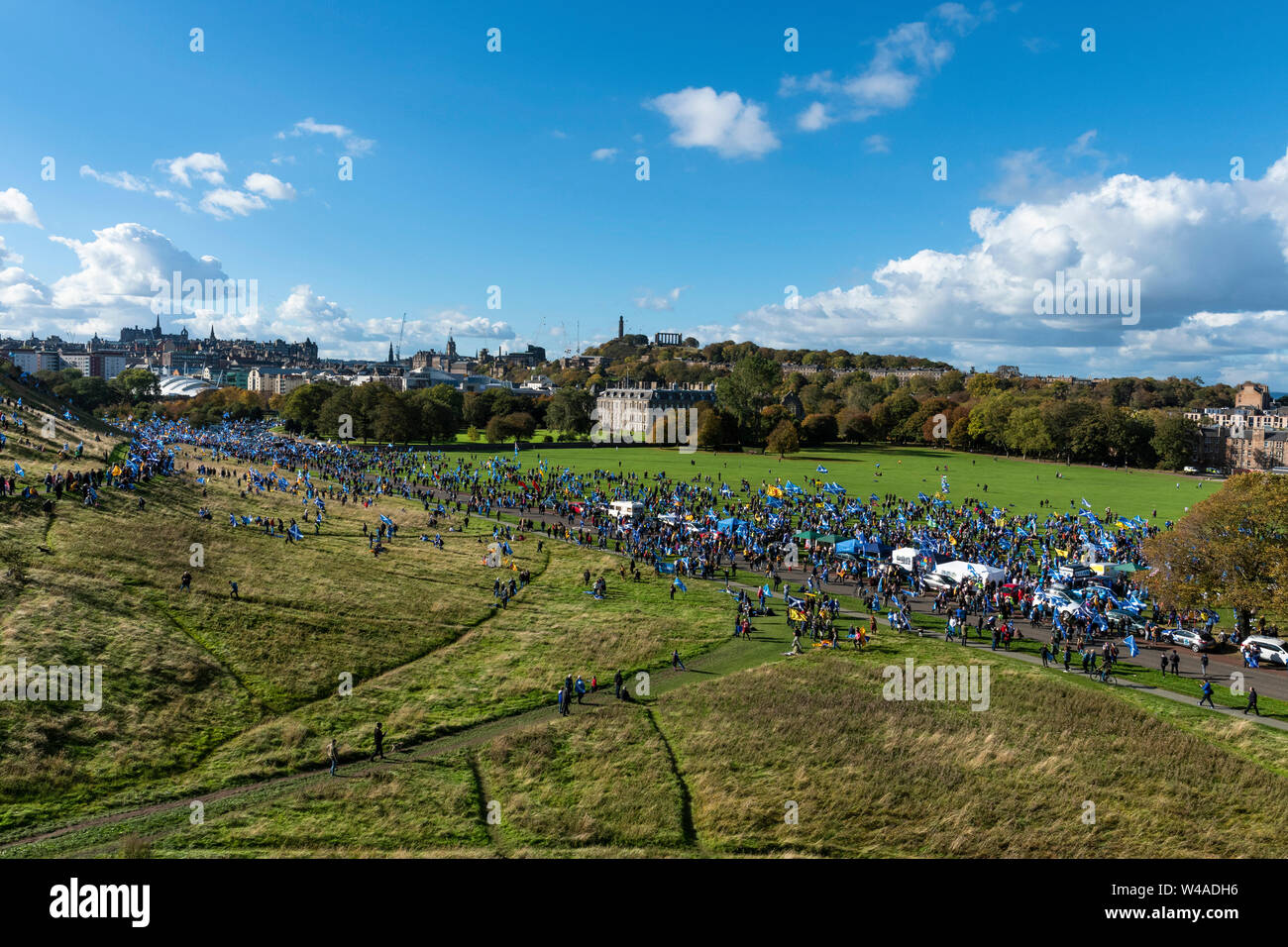 Edinburgh, tutti sotto uno striscione indipendenza marzo - 2019 Foto Stock