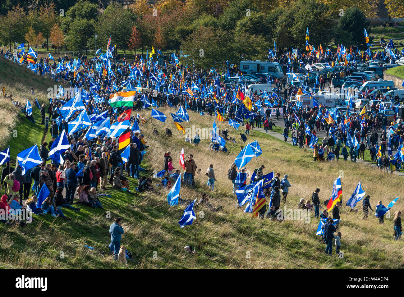 Edinburgh, tutti sotto uno striscione indipendenza marzo - 2019 Foto Stock