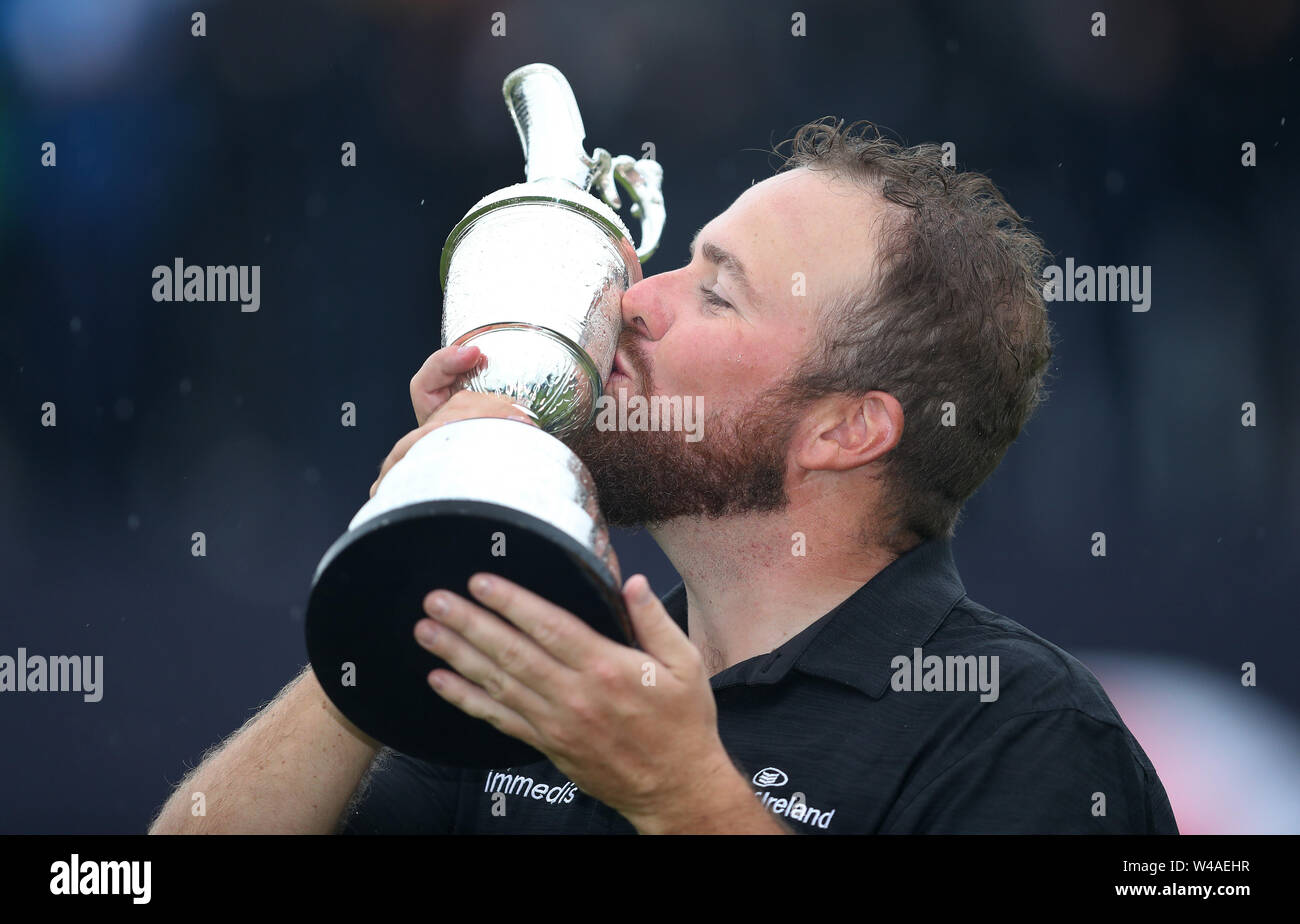 Repubblica di Irlanda Shane Lowry celebra con il Claret Jug dopo aver vinto il campionato Open 2019 presso il Royal Portrush Golf Club. Foto Stock