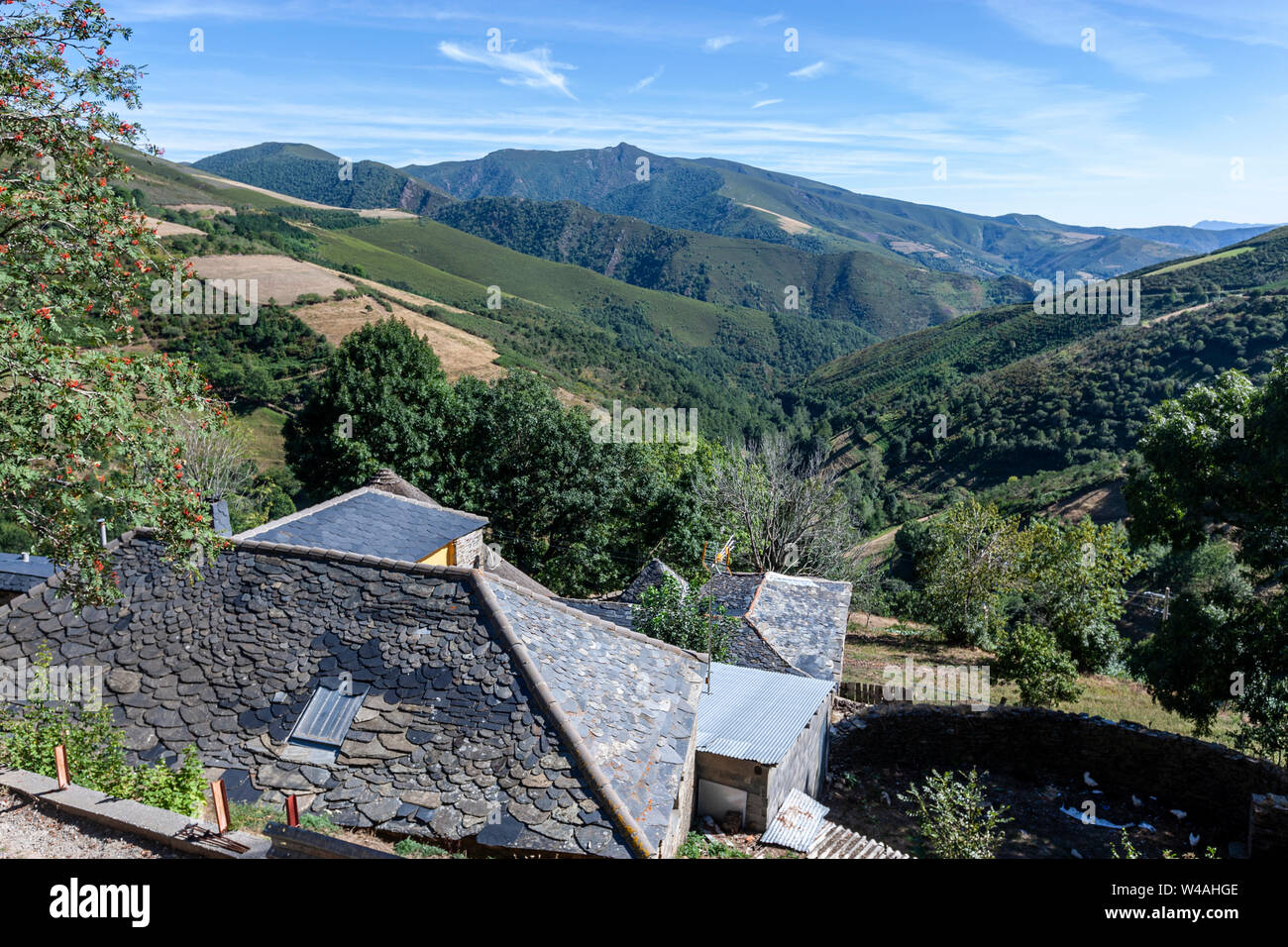 Villaggio rurale case in Los Ancares, provincia di Lugo, Galizia, Spagna Foto Stock