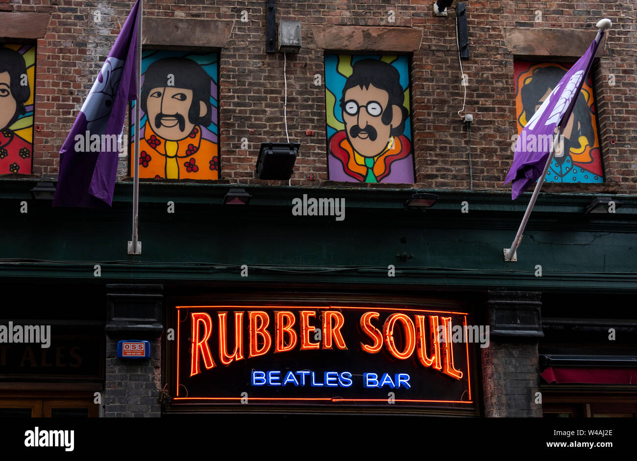Anima in gomma, uno dei Beatles club a tema su Mathew Street di Liverpool, in Inghilterra Foto Stock