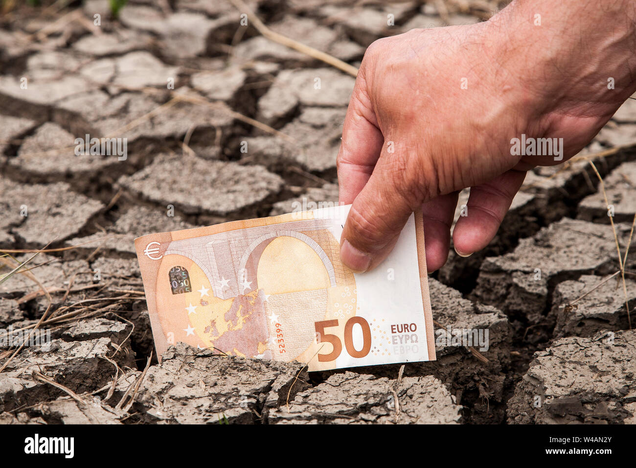 Qual è il cambiamento climatico costo? Il cambiamento climatico porta ad eventi meteorologici estremi che provocano notevoli danni economici. Foto Stock