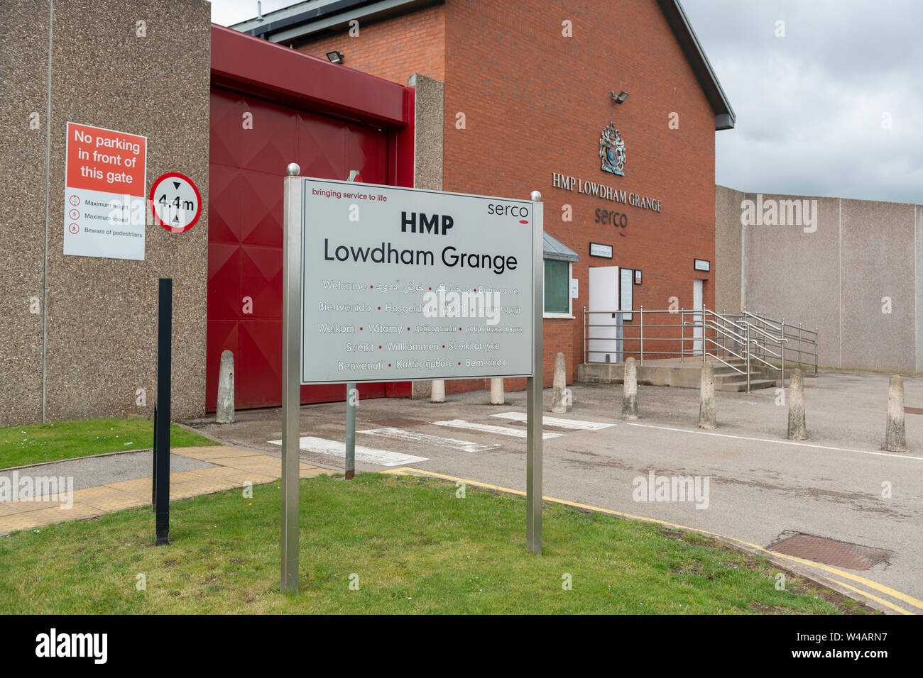Segnaletica per HMP Lowdham Grange rientrano nella categoria B gli uomini del carcere nel Nottinghamshire, Regno Unito. Foto Stock