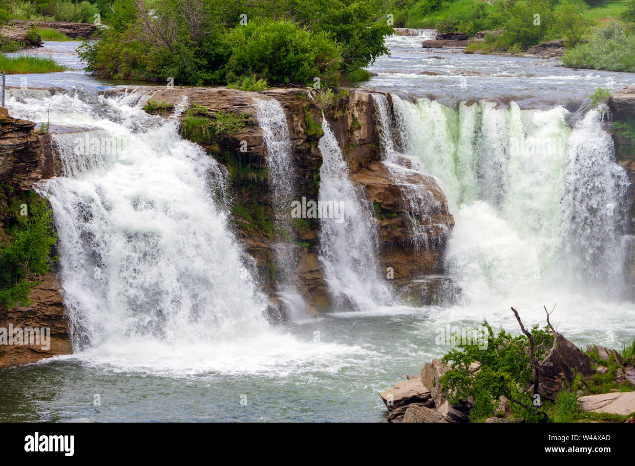 Lundbreck Falls è una cascata del Fiume Crowsnest situato nella parte sud-ovest Alberta, Canada presso la frazione di Lundbreck. Foto Stock