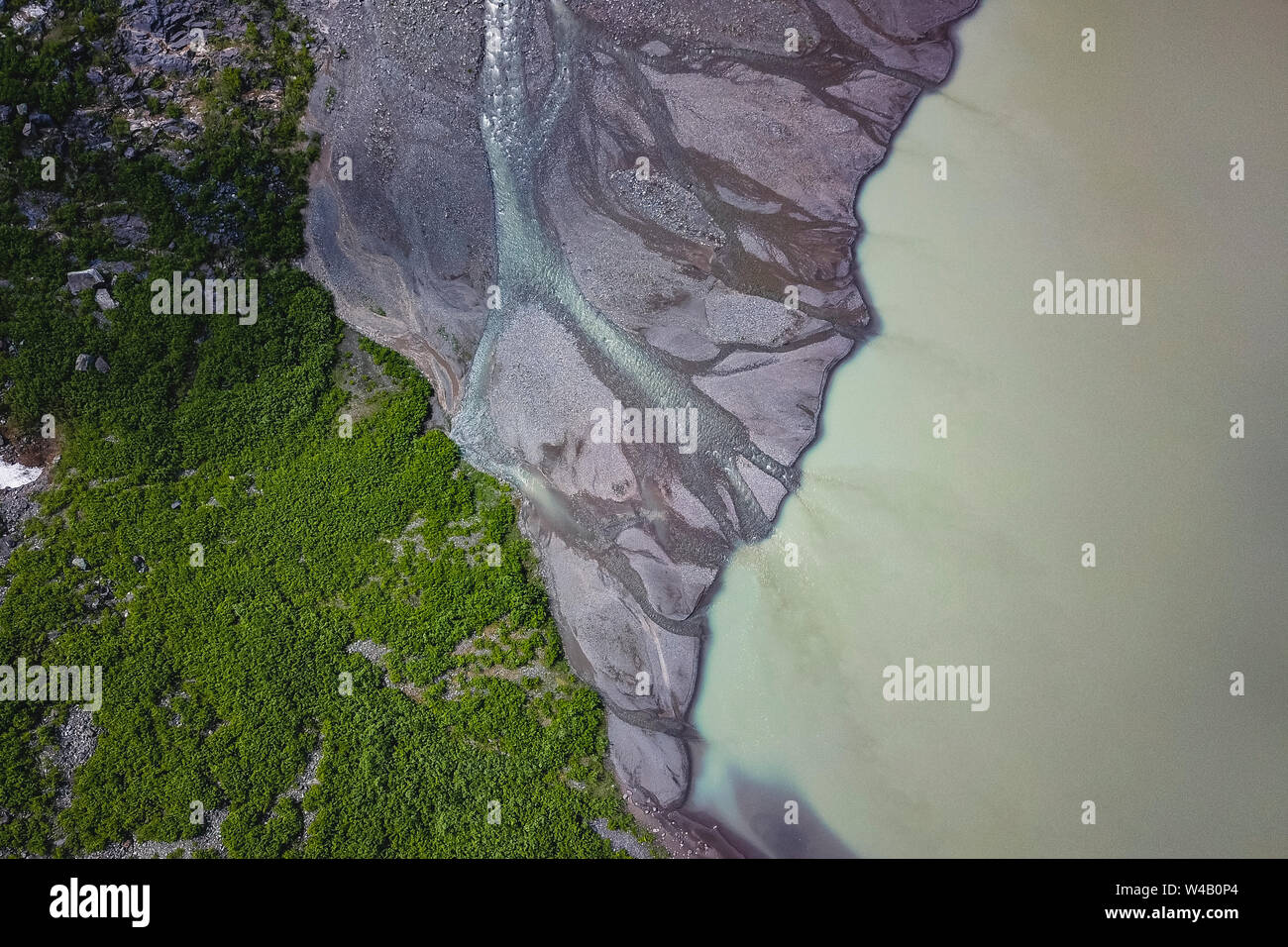 Vene di fiume dal ghiacciaio di Orso Foto Stock