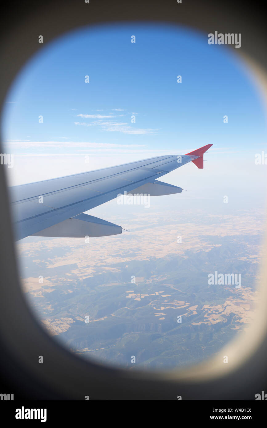 La vista dalla finestra di un passeggero aereo sopra l'Europa. Foto Stock La vista dalla finestra di un passeggero aereo sopra l'Europa. Foto Stock