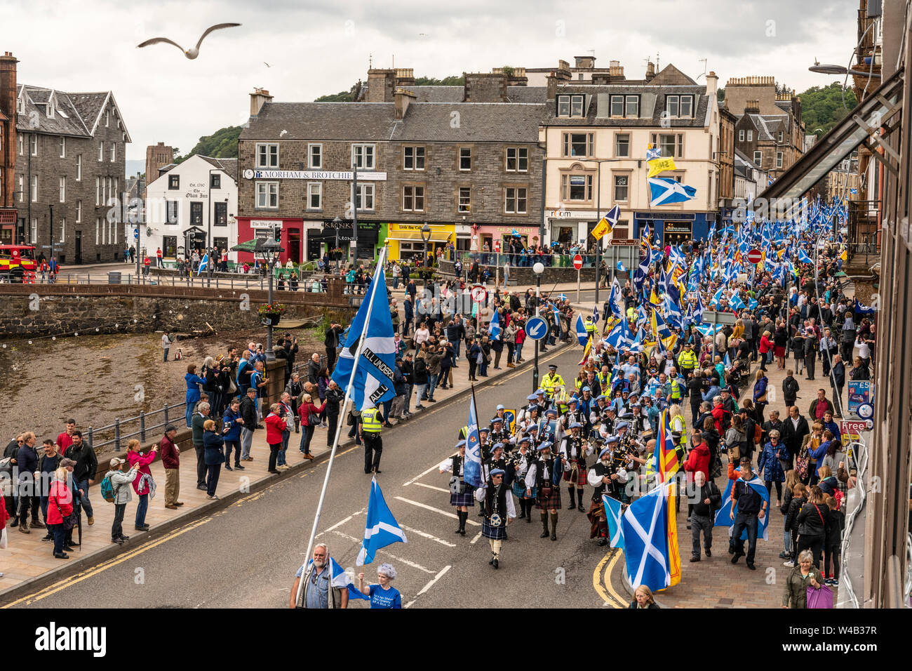 Oban, tutti sotto uno striscione indipendenza marzo - 2019 Foto Stock
