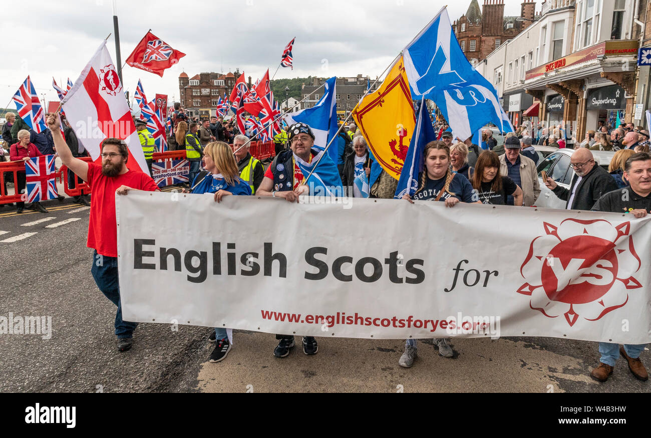 Oban, tutti sotto uno striscione indipendenza marzo - 2019 Foto Stock