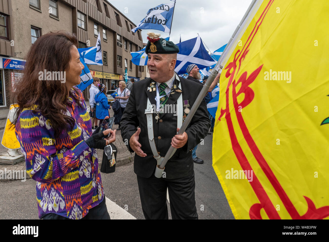Oban, tutti sotto uno striscione indipendenza marzo - 2019 Foto Stock