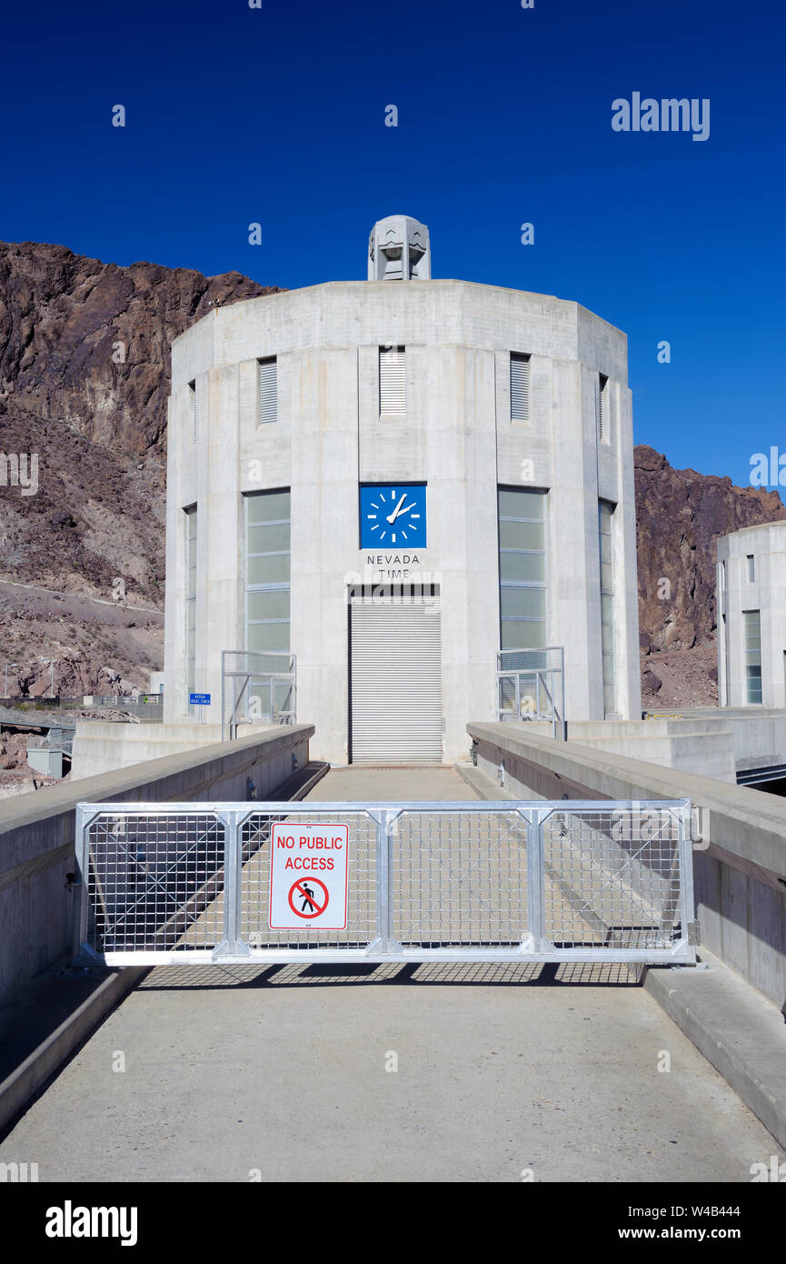 Acqua torre di presa in corrispondenza della Diga di Hoover, sul confine Nevada-Arizona, STATI UNITI D'AMERICA. Foto Stock