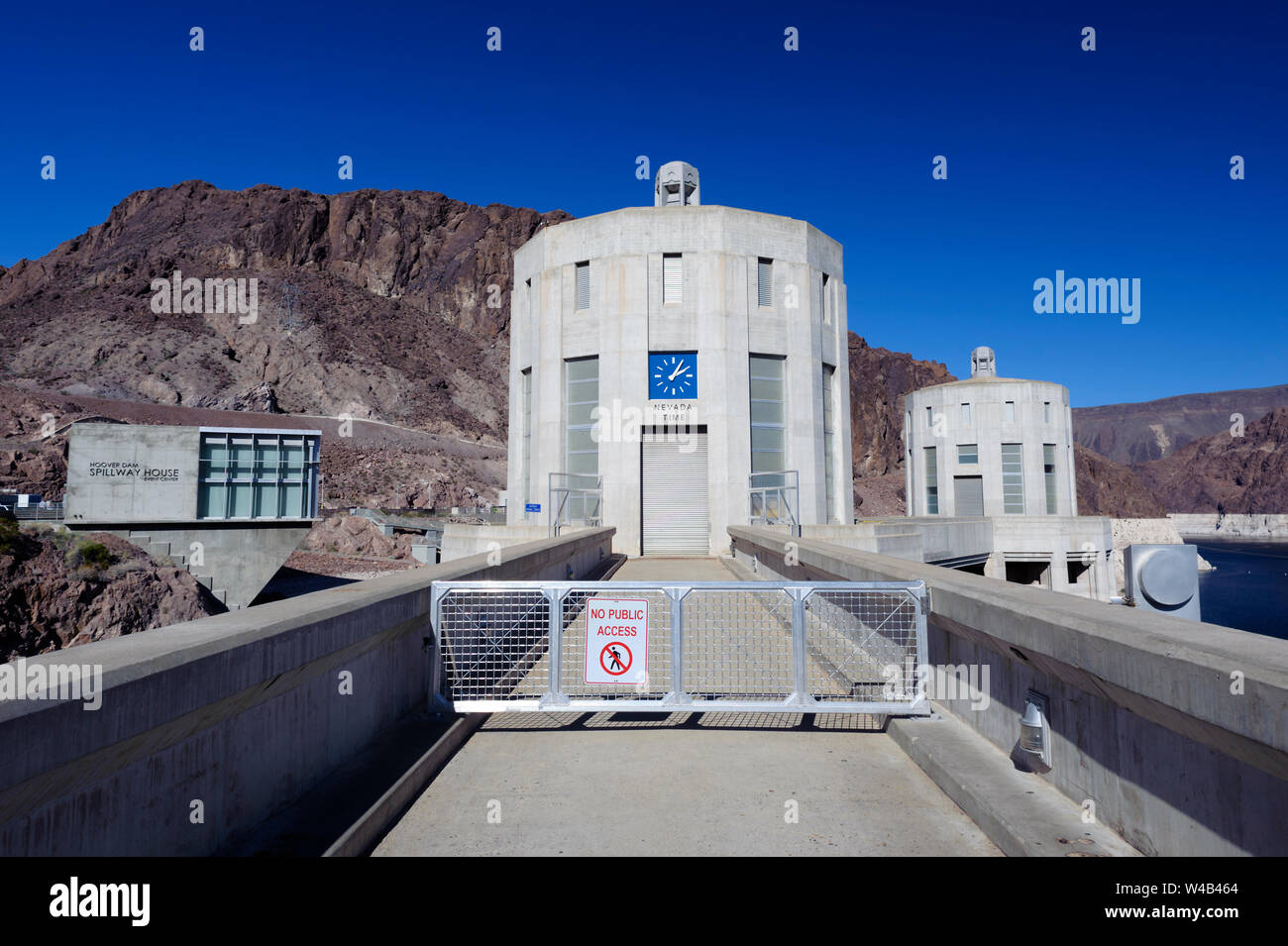 Acqua torre di presa in corrispondenza della Diga di Hoover, sul confine Nevada-Arizona, STATI UNITI D'AMERICA. Foto Stock
