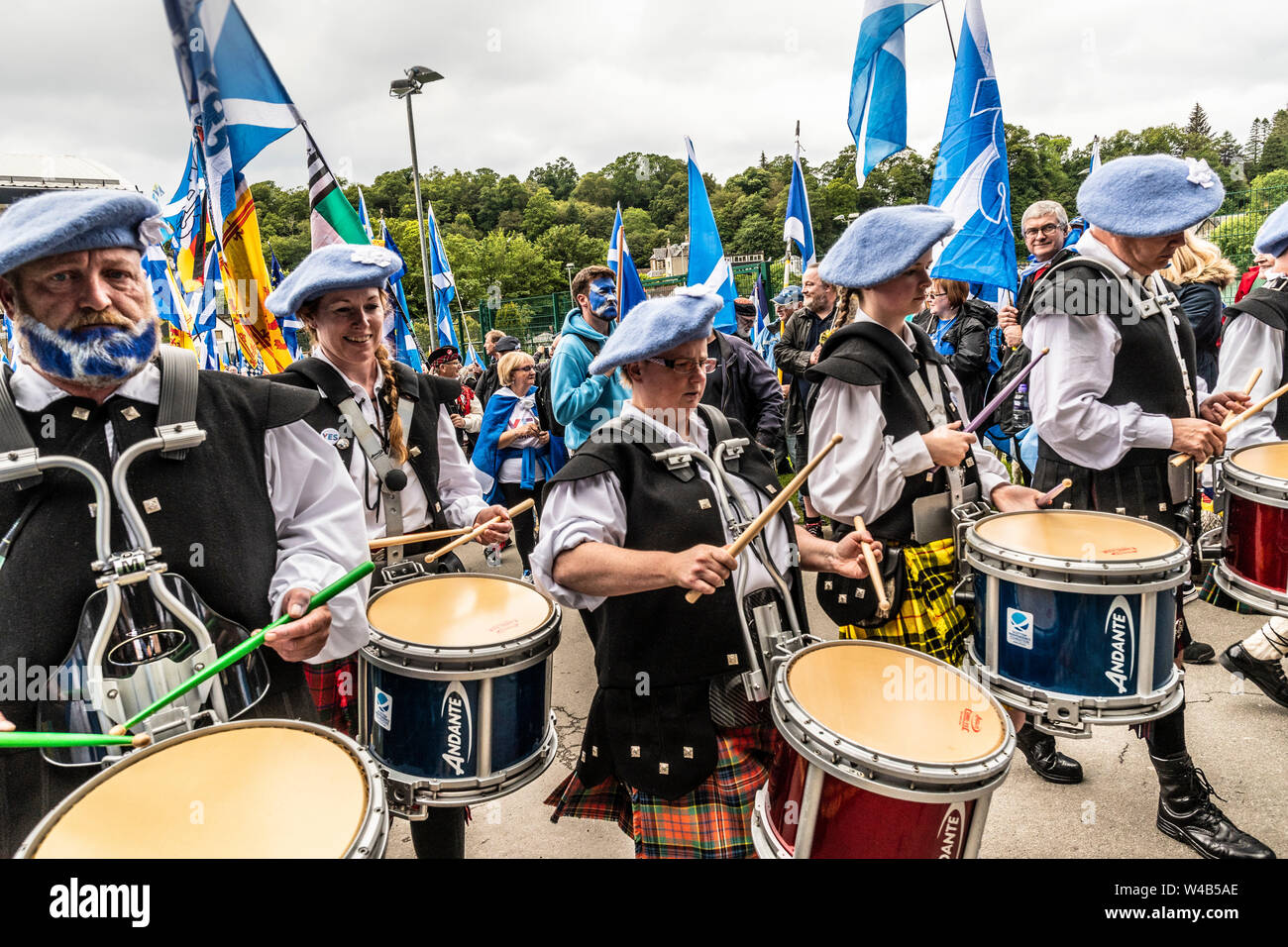 Oban, tutti sotto uno striscione indipendenza marzo - 2019 Foto Stock