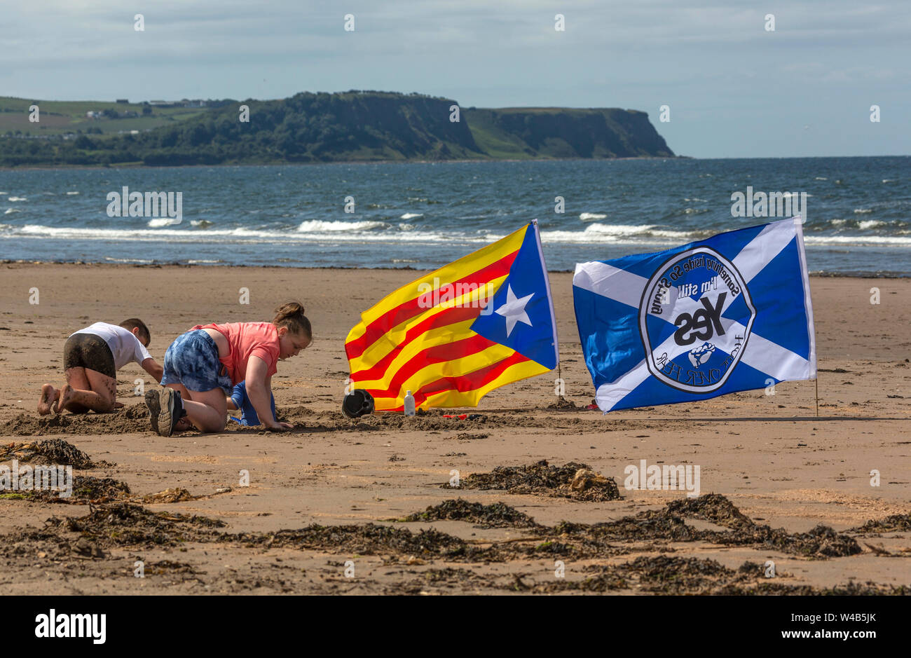 Ayr, tutti sotto uno striscione indipendenza marzo - 2019 Foto Stock