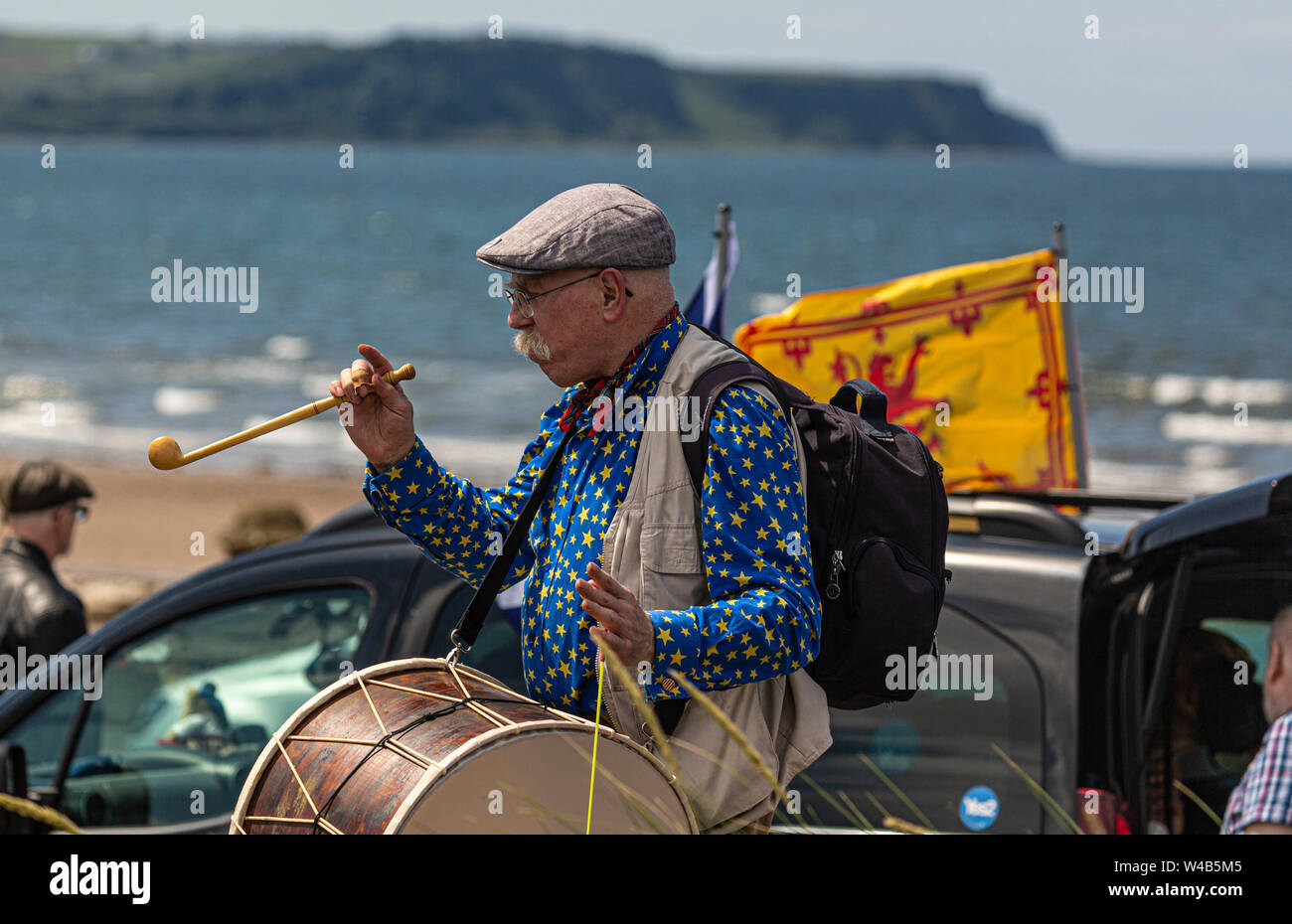 Ayr, tutti sotto uno striscione indipendenza marzo - 2019 Foto Stock