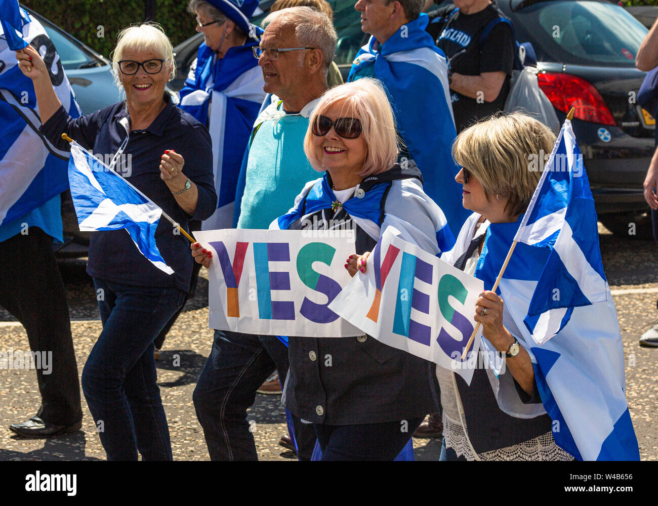 Ayr, tutti sotto uno striscione indipendenza marzo - 2019 Foto Stock