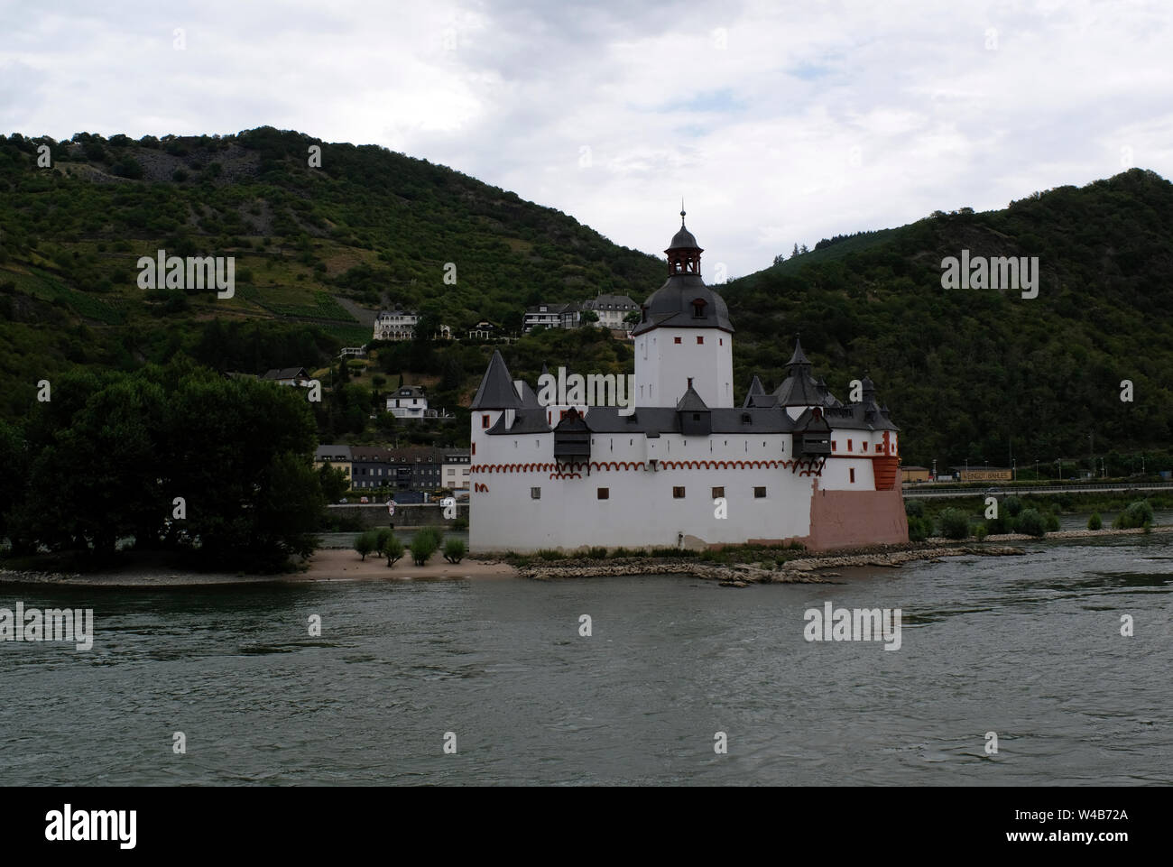 Il castello Pfalzgrafenstein è un pedaggio castello sull'isola Falkenau, altrimenti noto come Pfalz l isola nel fiume Reno vicino a Kab, Germania Foto Stock