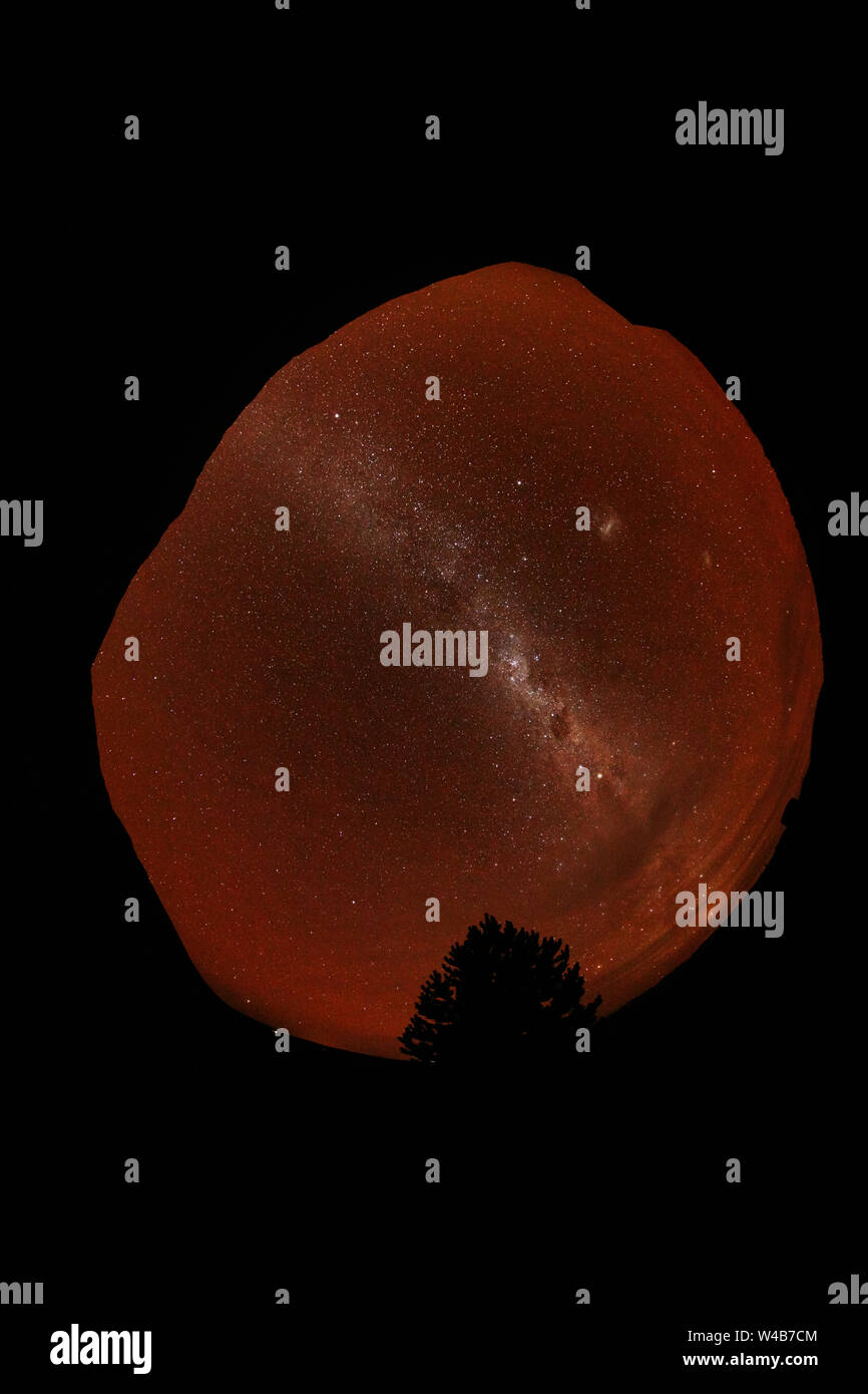 Via Lattea visto da di Ohau attraverso una lente fish-eye con un 360 gradi di orizzonte, paese di Mackenzie, Canterbury, Isola del Sud, Nuova Zelanda Foto Stock
