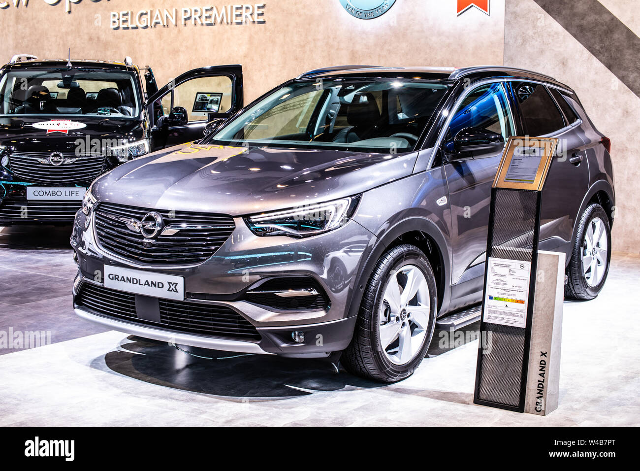 Bruxelles, Belgio, Jan 2019: OPEL Grandland X a Bruxelles Motor Show, PSA EMP2 piattaforma, crossover compatto SUV prodotta da Opel (gruppo PSA) Foto Stock