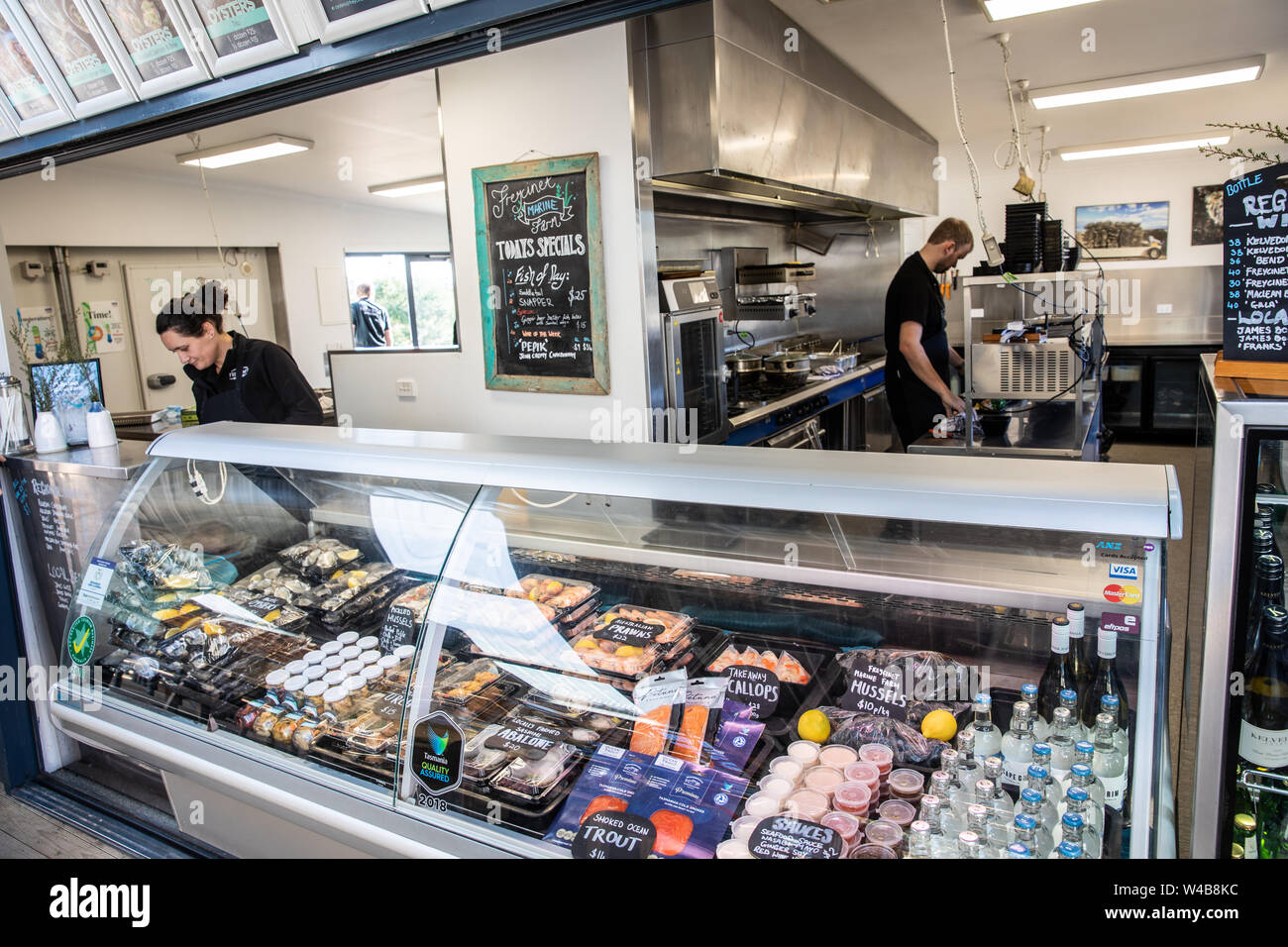 Freycinet Marine Farm vende frutti di mare della tasmania, tra cui ostriche, capesante e cozze, freycinet National Park, Tasmania, Australia Foto Stock
