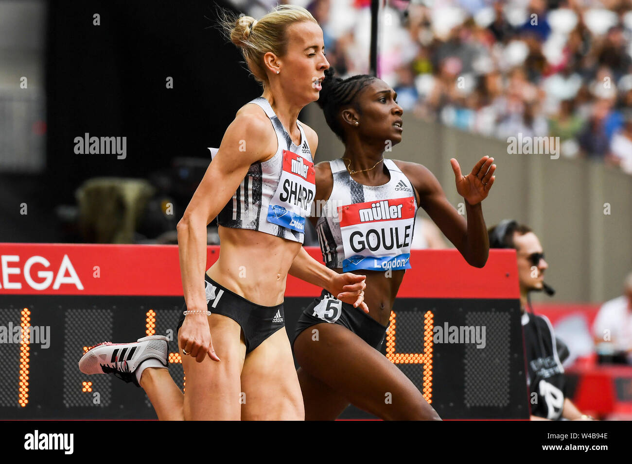 Londra, Regno Unito. 21 Luglio, 2019. Lynsey Sharp (L) del Regno Unito compete in campo femminile 800m durante la finale Muller anniversario giochi a Londra allo stadio di Londra, Regno Unito, il 21 luglio 2019. Credito: Alberto Pezzali/Xinhua/Alamy Live News Foto Stock