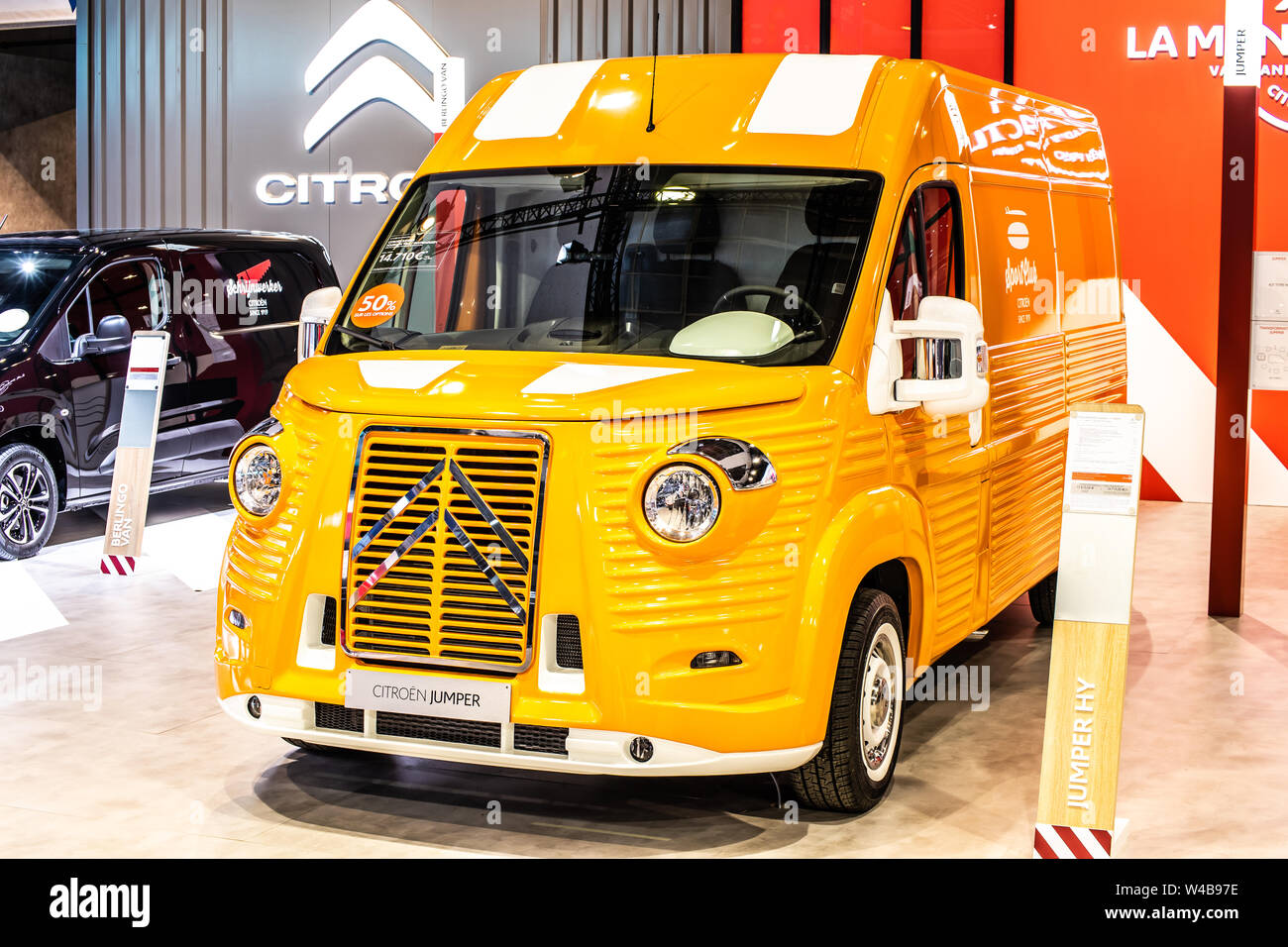 Bruxelles, Belgio, Jan 2019 nuovo ponticello Citroen HY VAN con caratteristica di metallo ondulato corpo, Bruxelles Motor Show, Citroen retrò Consegna vettura Foto Stock