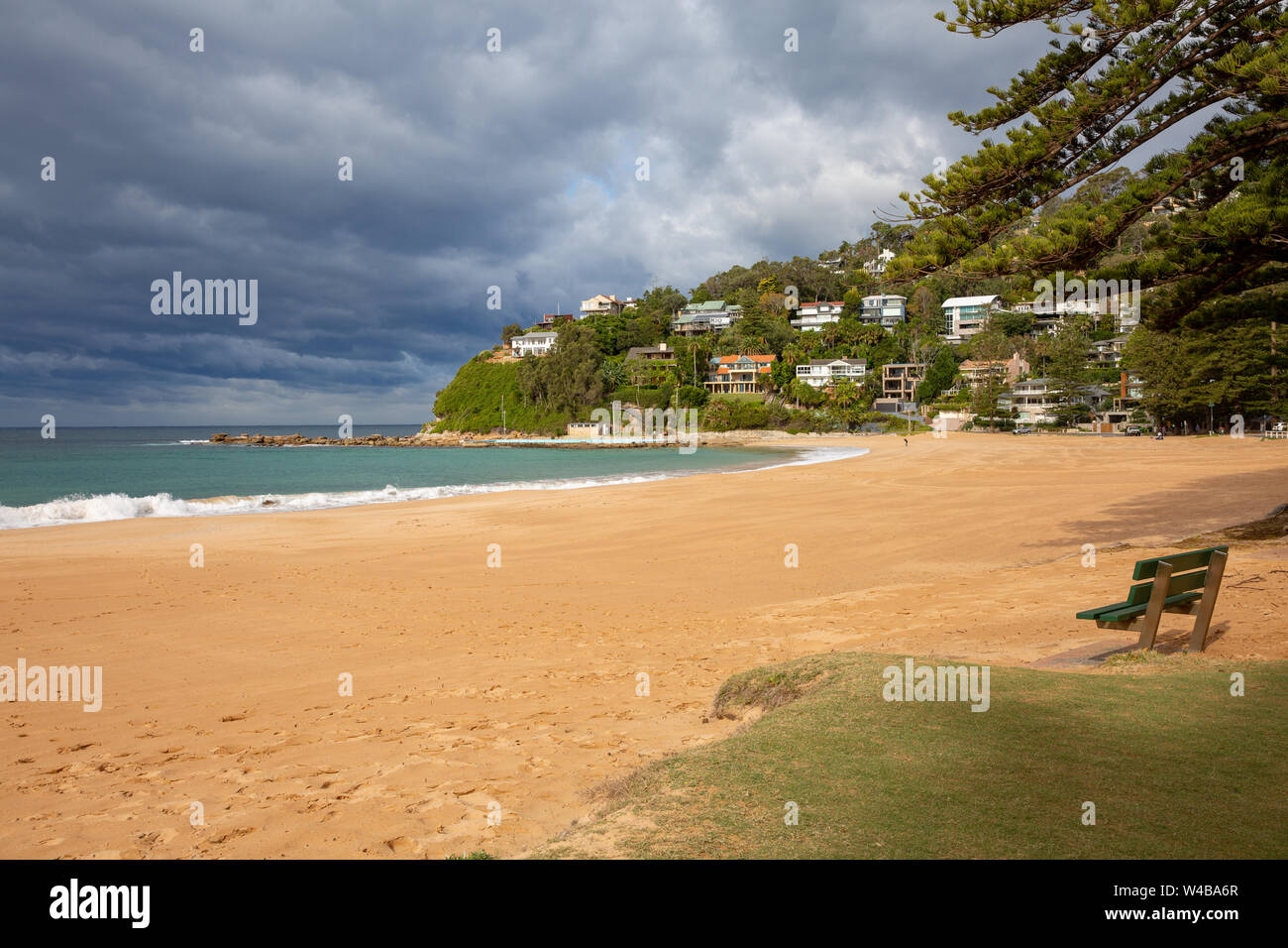 Nuvole temporalesche su Palm Beach a Sydney nel sobborgo nord di Sydney, Australia Foto Stock