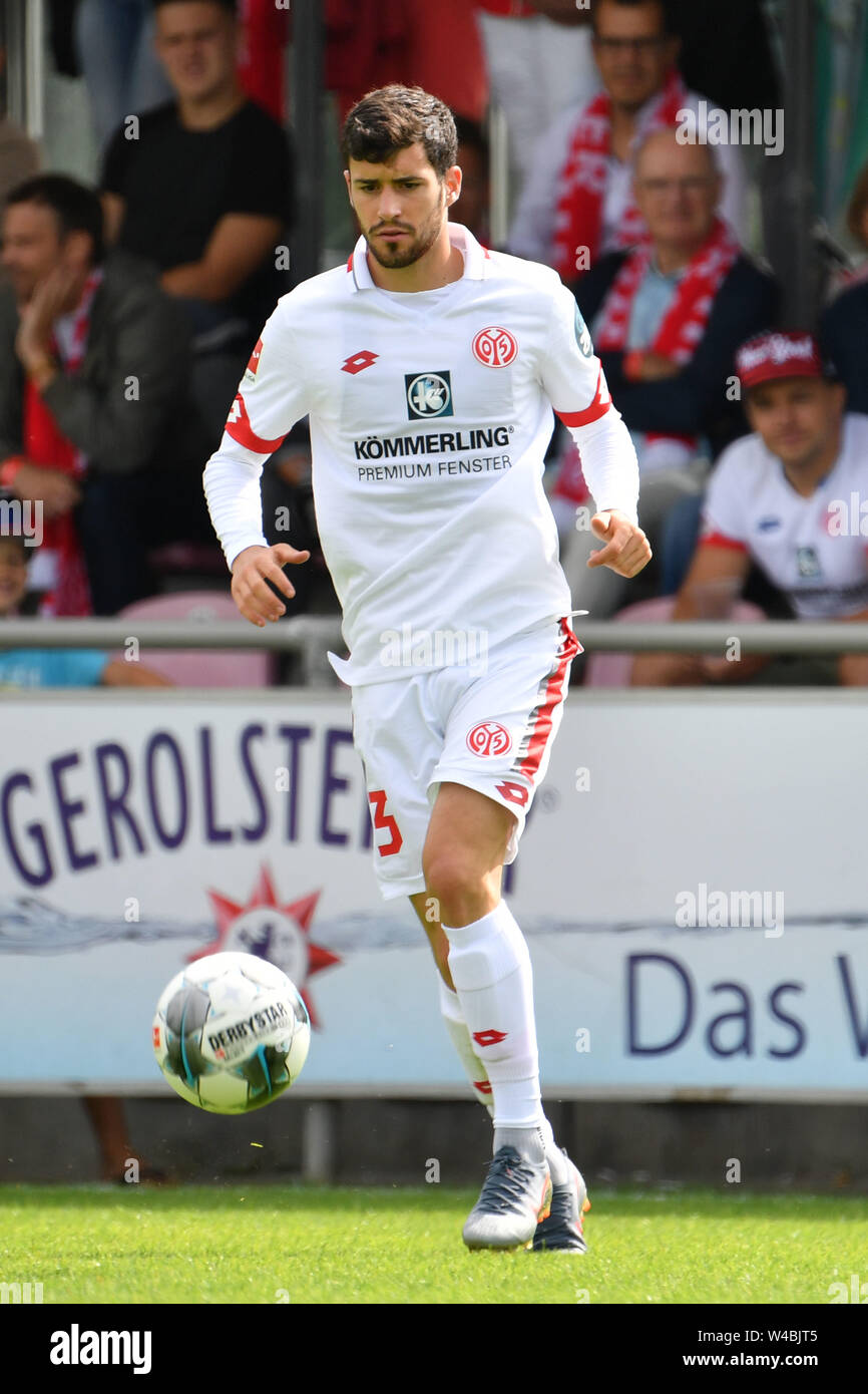 MArtin AARON (FSV Mainz), azione, azione individuale, immagine singola, tagliate, corpo pieno shot, figura intera. 1.FSV FSV FSV Mainz 05-SSV Jahn Regensburg 1-2 su 21.07.2019 nel Sportpark Heimstetten. Gioco di prova, DFL REGOLAMENTI VIETANO QUALSIASI USO DI FOTOGRAFIE come sequenze di immagini e/o quasi video. | Utilizzo di tutto il mondo Foto Stock