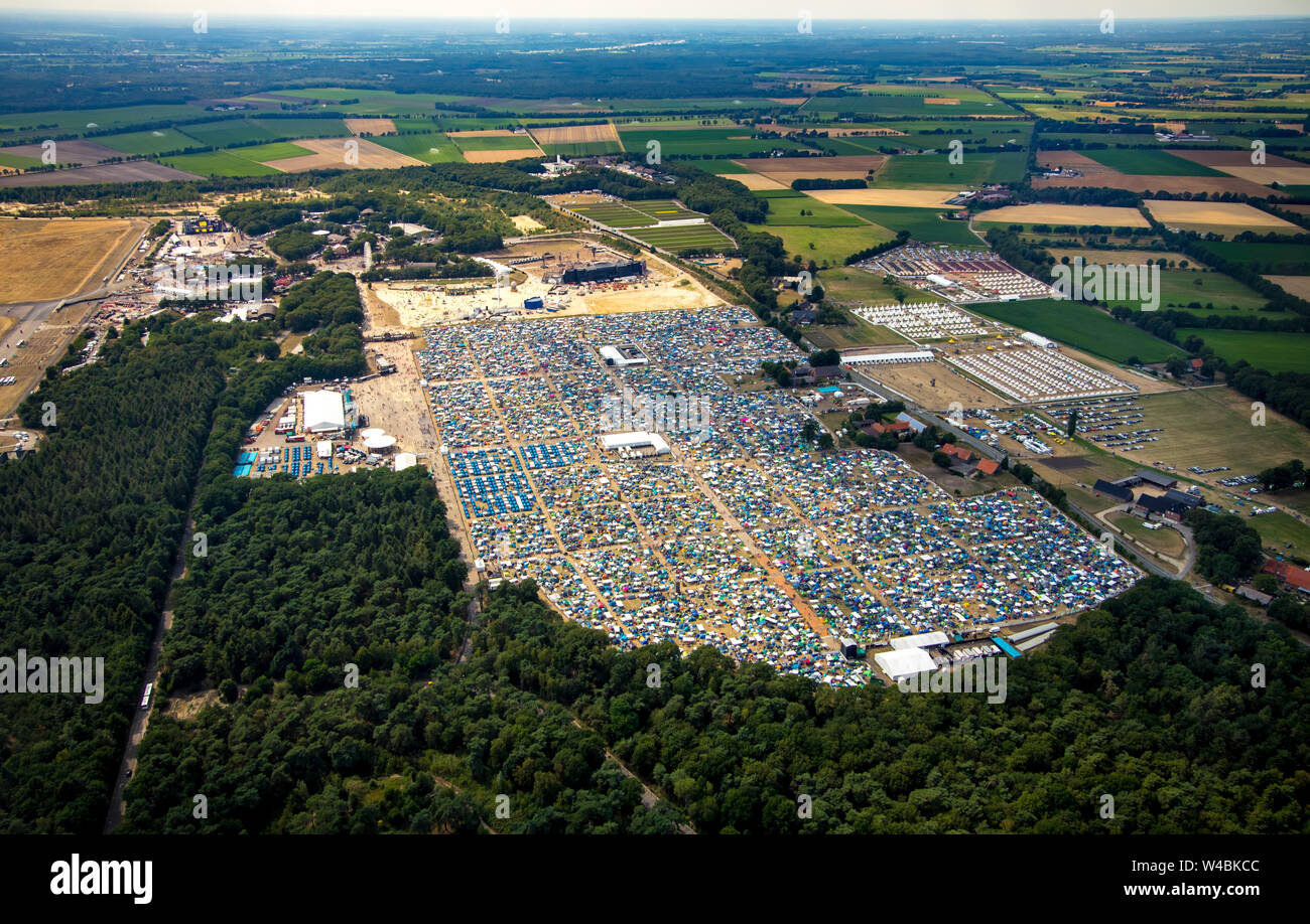Festival Luftbild ParookaVille 2019 a Weeze aeroporto, festival di musica nel campo della musica dance elettronica in Weeze sul Basso Reno, Renania settentrionale-W Foto Stock