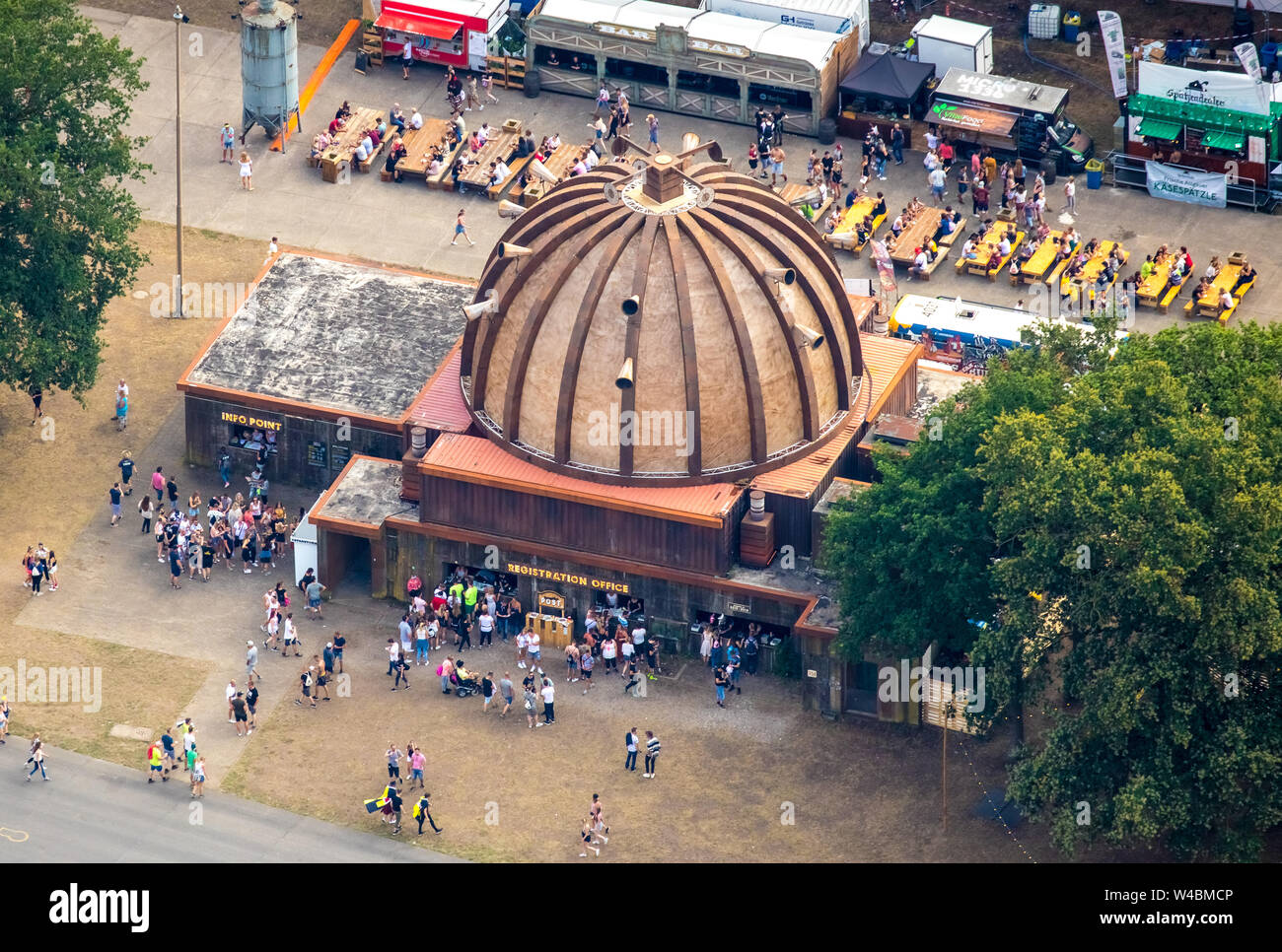 Festival Luftbild ParookaVille 2019 a Weeze aeroporto, festival di musica nel campo della musica dance elettronica in Weeze sul Basso Reno, Renania settentrionale-W Foto Stock