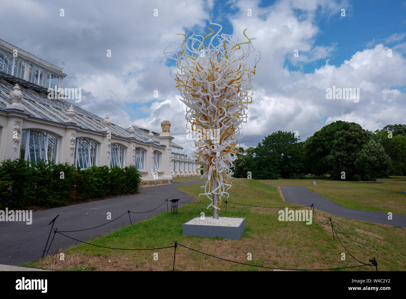 Chihuly: riflessioni sulla natura di Kew Gardens - Dale Chihuly vetro di esposizione di opere d'arte , Londra Foto Stock
