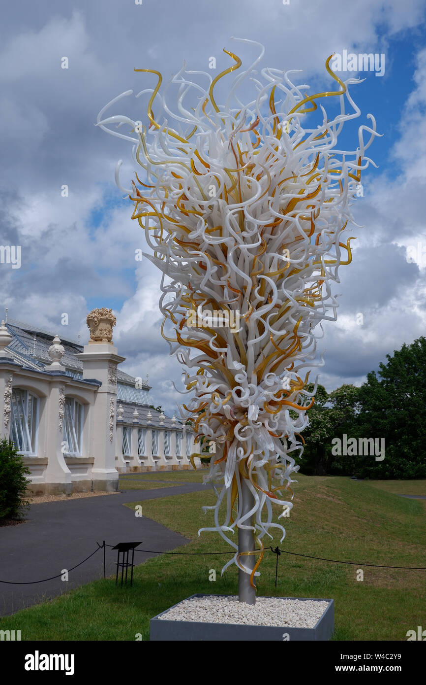 Chihuly: riflessioni sulla natura di Kew Gardens - Dale Chihuly vetro di esposizione di opere d'arte , Londra Foto Stock